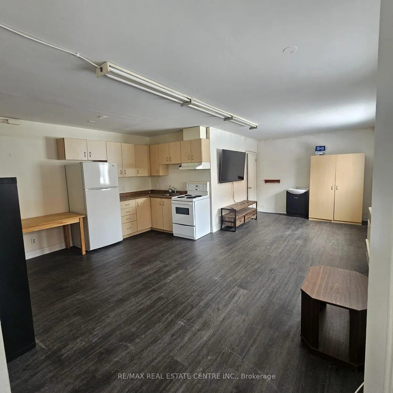 Front of Unit 3, 9 Mill Street W