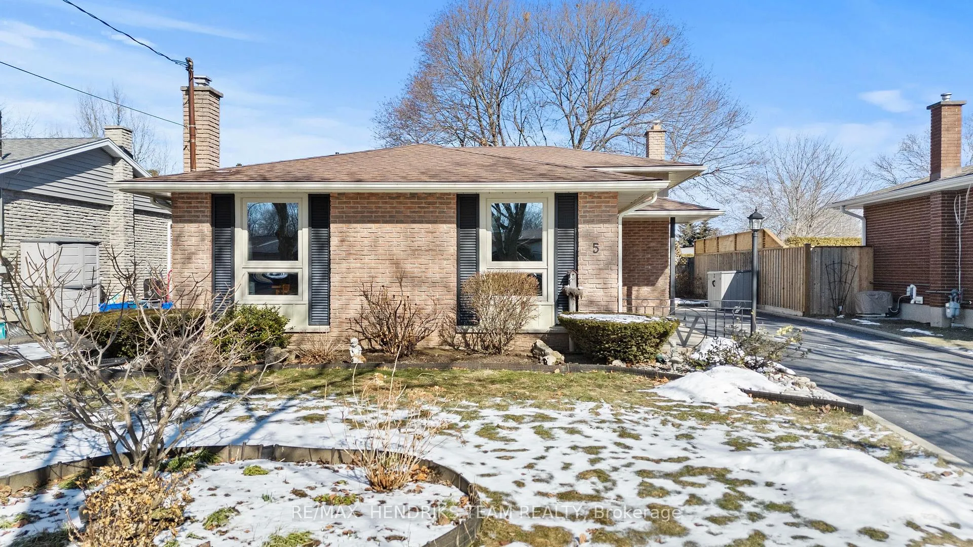 Photo 2 of 5 Sheridan Drive, St. Catharines, Bunting/Linwell — HOMEH