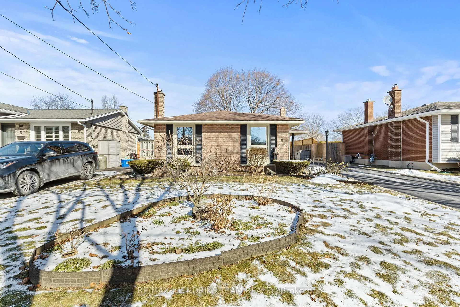 Photo 3 of 5 Sheridan Drive, St. Catharines, Bunting/Linwell — HOMEH