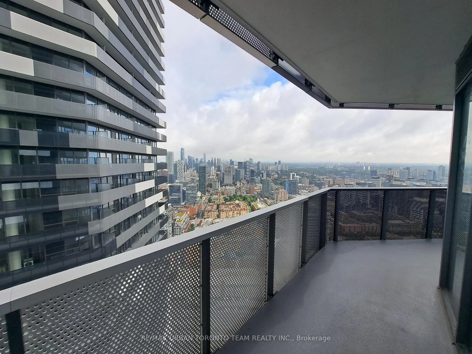 Photo 7 of Unit 5812, 138 Downes Street, Toronto, Waterfront Communities — HOMEH