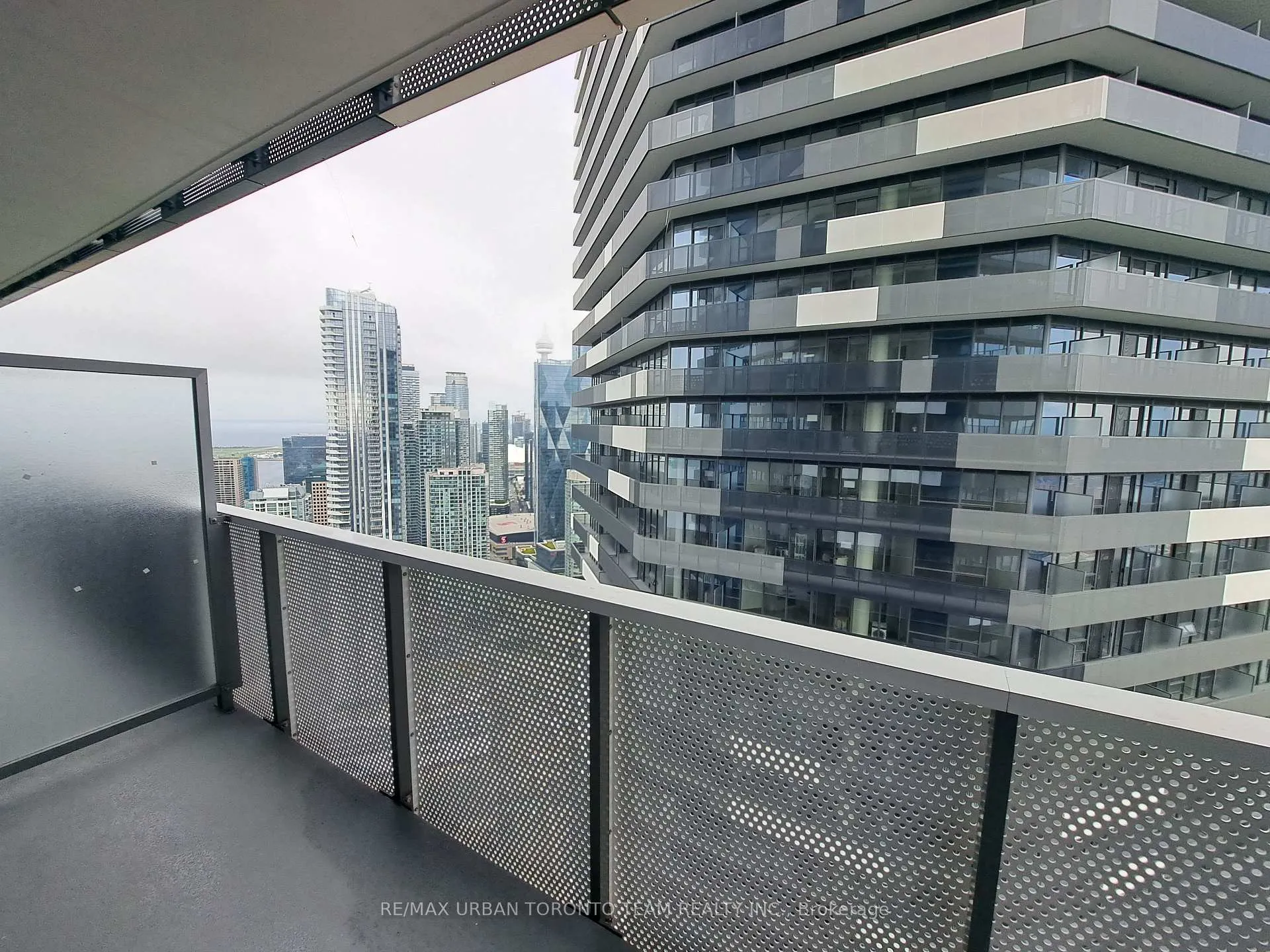 Photo 8 of Unit 5812, 138 Downes Street, Toronto, Waterfront Communities — HOMEH