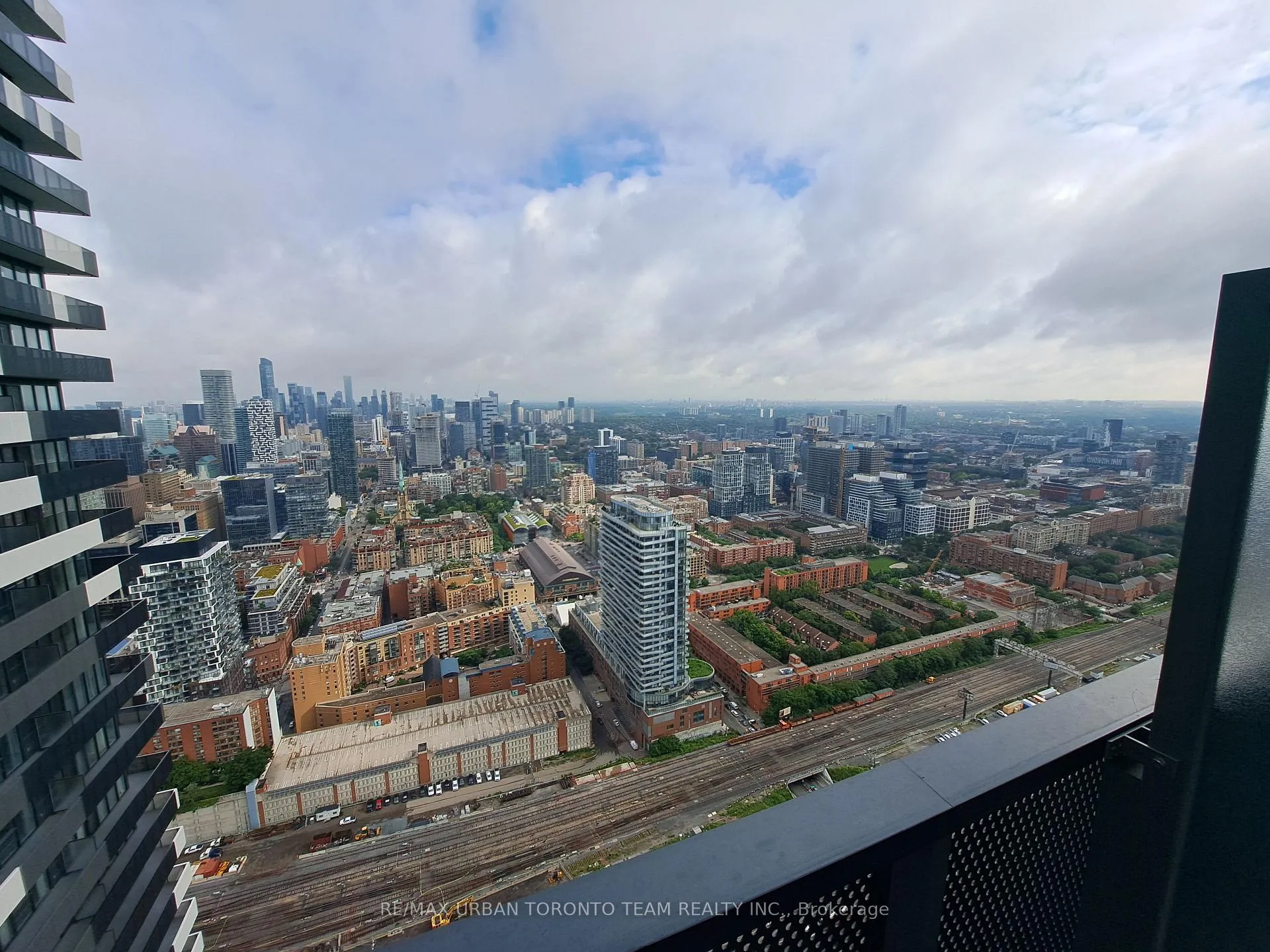 Photo 9 of Unit 5812, 138 Downes Street, Toronto, Waterfront Communities — HOMEH