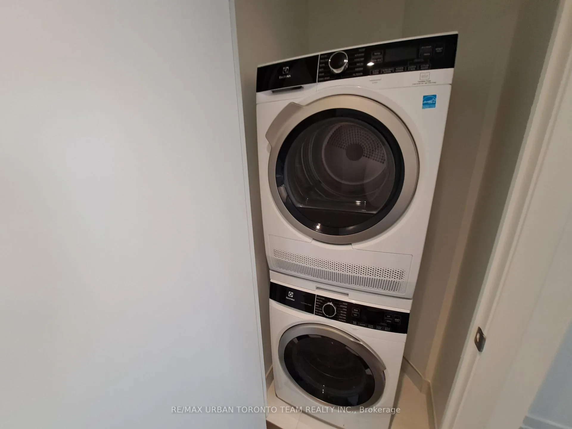 Photo 11 of Unit 5812, 138 Downes Street, Toronto, Waterfront Communities — HOMEH