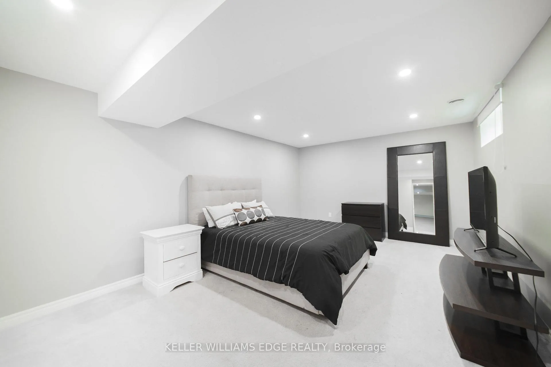 Photo 38 of Unit 17, 31 Book Road, Grimsby, Grimsby East — HOMEH