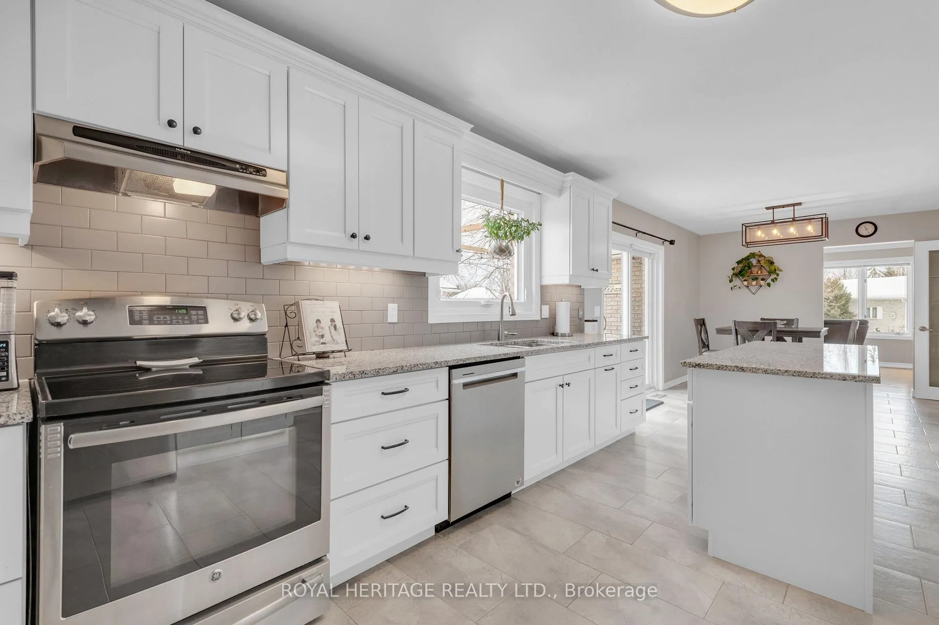 Photo 11 of 92 Parkview Heights, Quinte West, Murray Ward — HOMEH