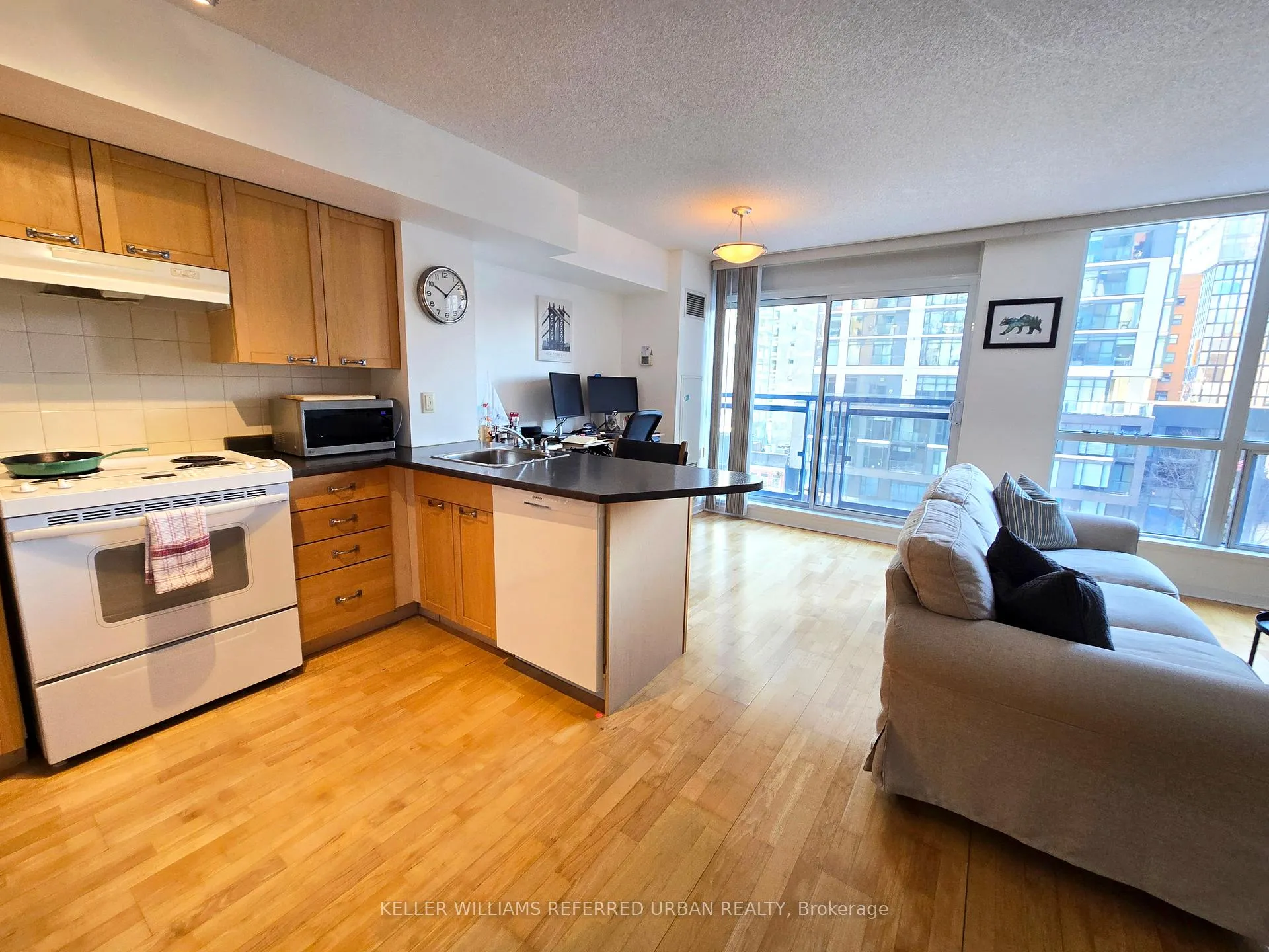 Photo 4 of Unit 609, 75 Dalhousie Street, Toronto, Church-Yonge Corridor — HOMEH