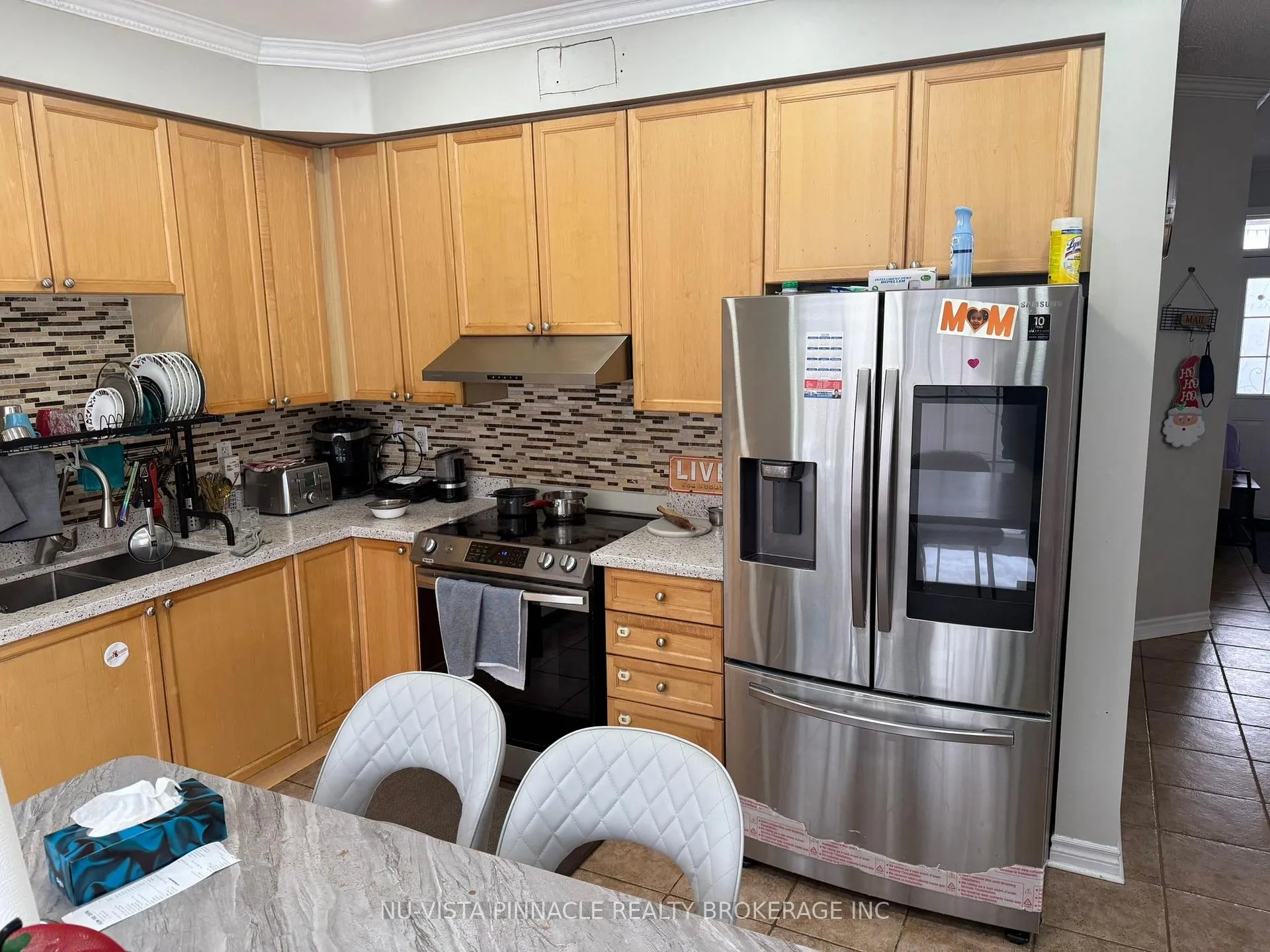 Photo 3 of 205 Valleyway Drive, Brampton, Credit Valley — HOMEH