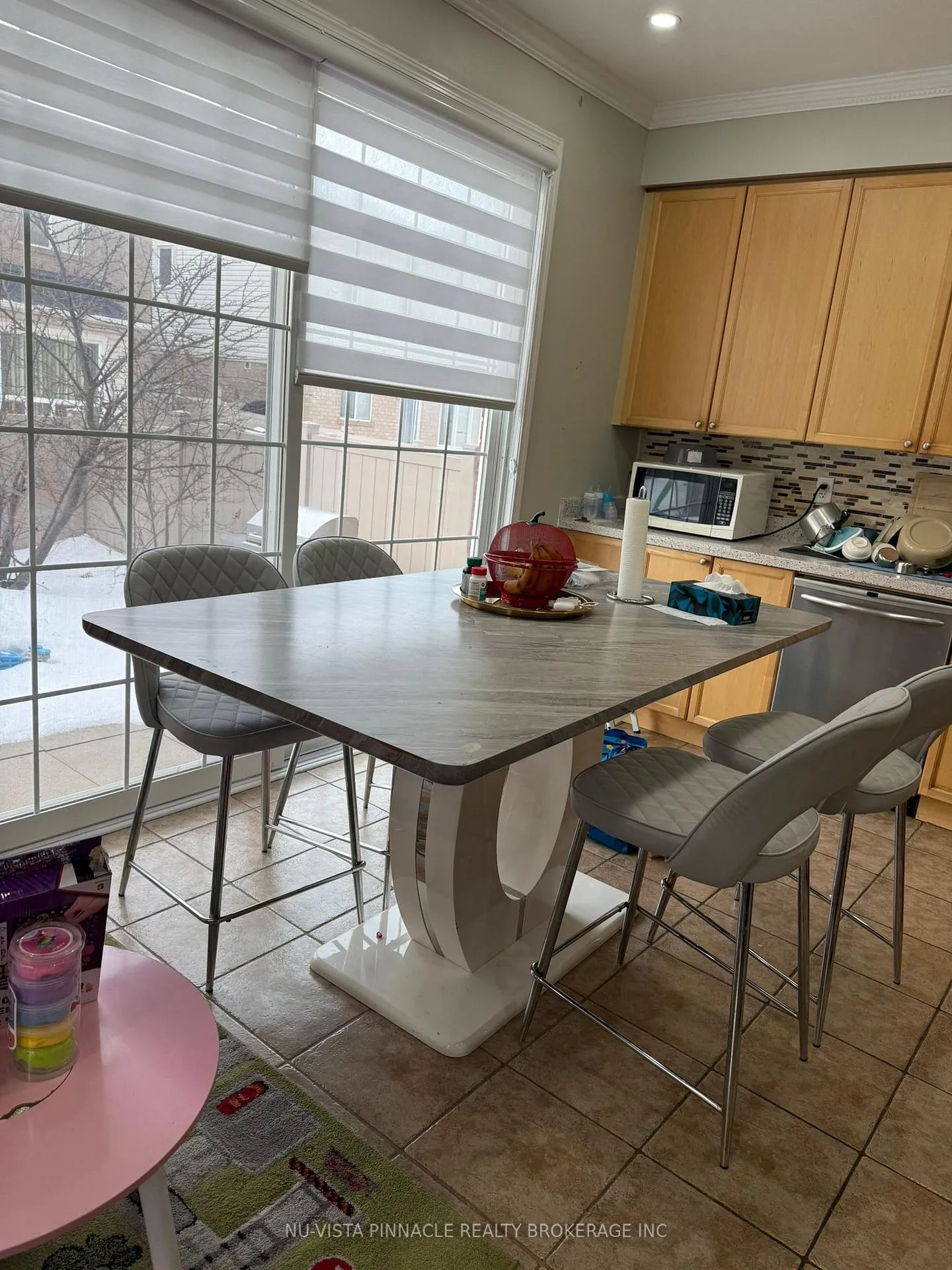 Photo 4 of 205 Valleyway Drive, Brampton, Credit Valley — HOMEH
