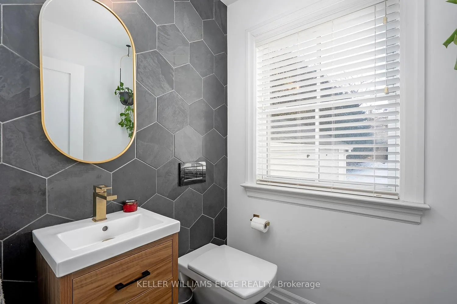 Photo 14 of 500 Burlington Avenue, Burlington, Brant — HOMEH