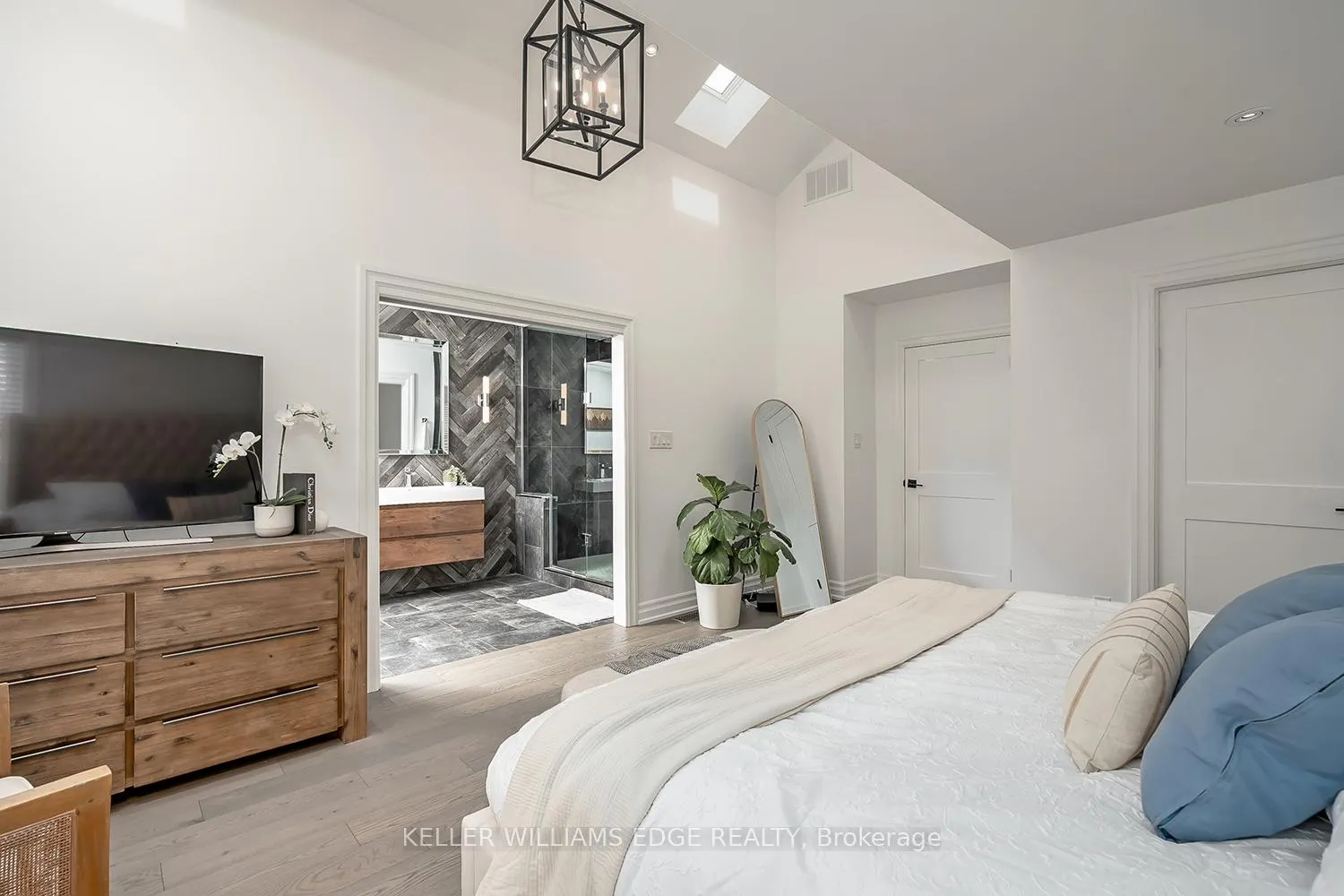 Photo 24 of 500 Burlington Avenue, Burlington, Brant — HOMEH
