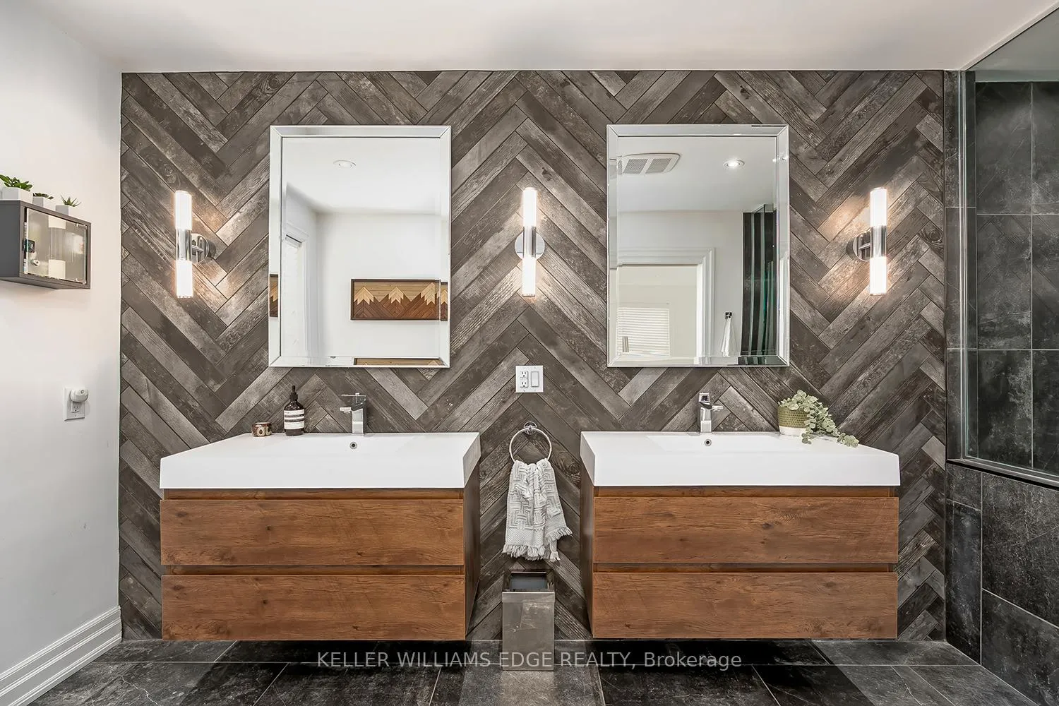 Photo 25 of 500 Burlington Avenue, Burlington, Brant — HOMEH