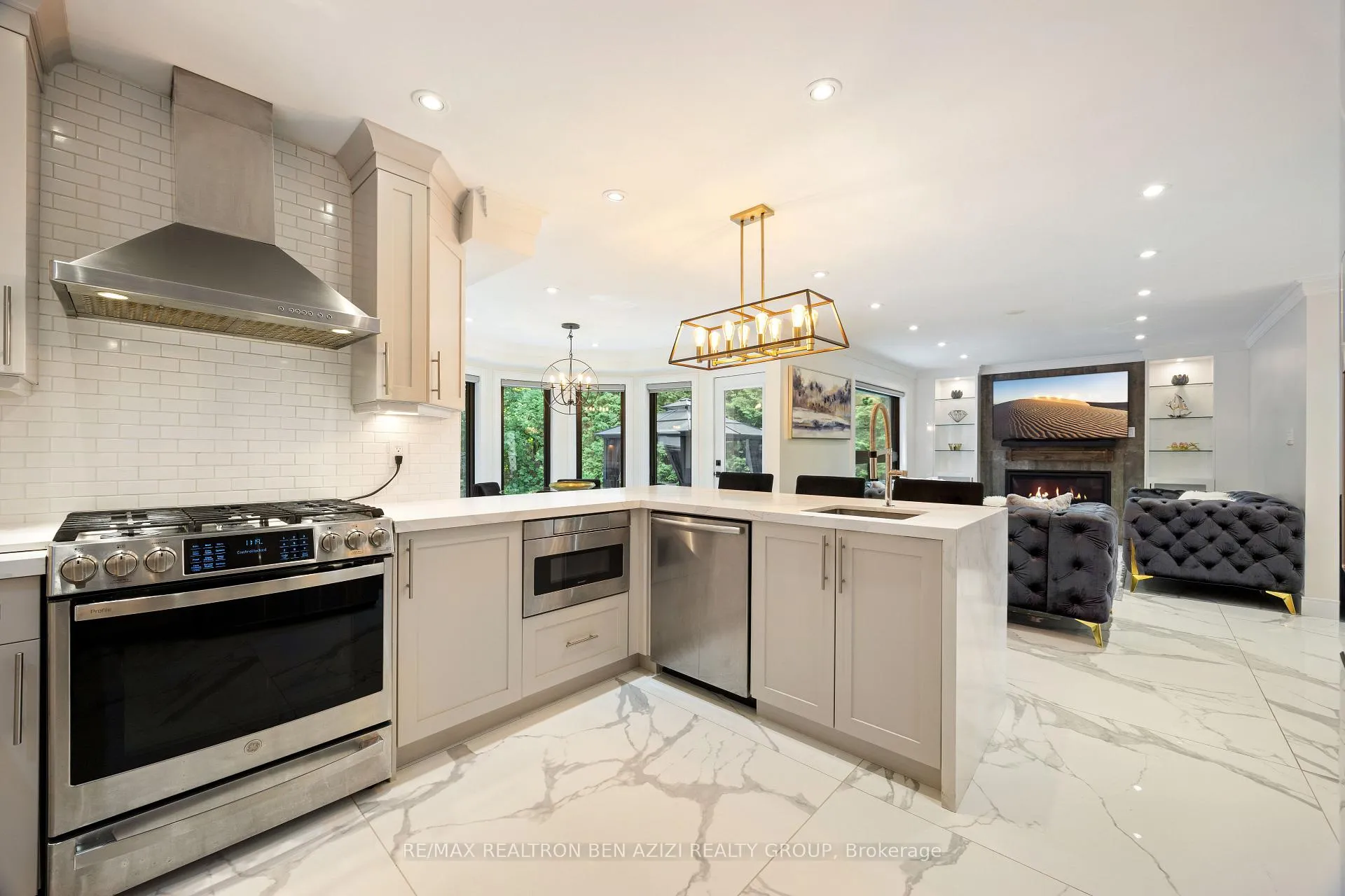Photo 11 of 78 Charing Crescent, Aurora, Aurora Highlands — HOMEH