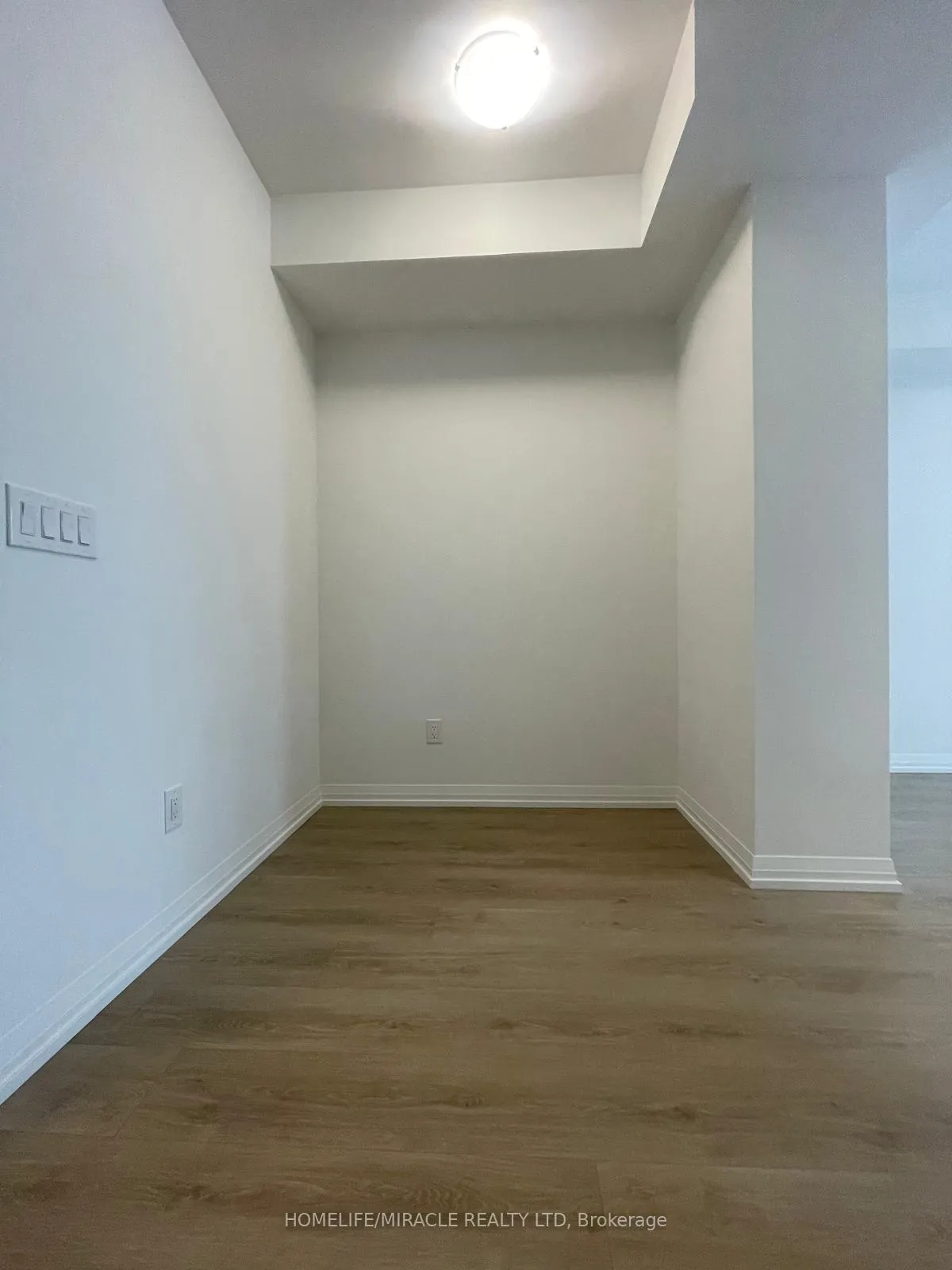 Front of Unit 1110, 8 Widmer Street