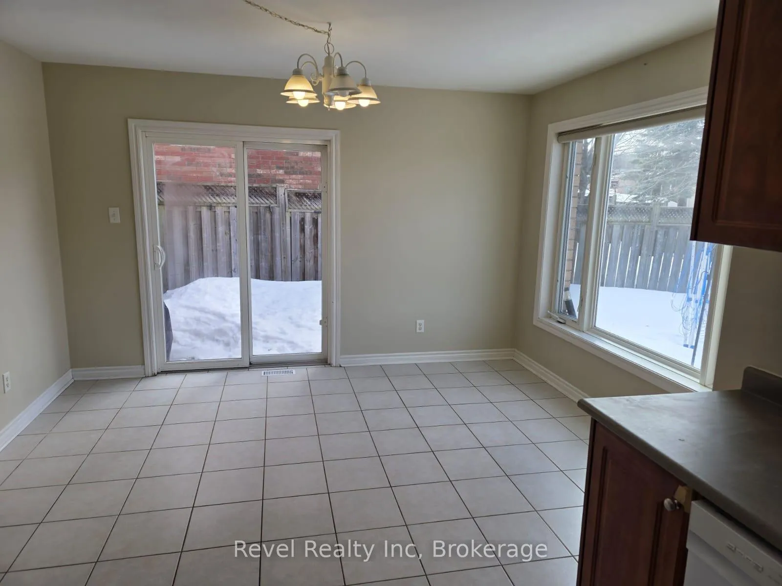 Photo 3 of 1026 Whitney Crescent, Midland — HOMEH