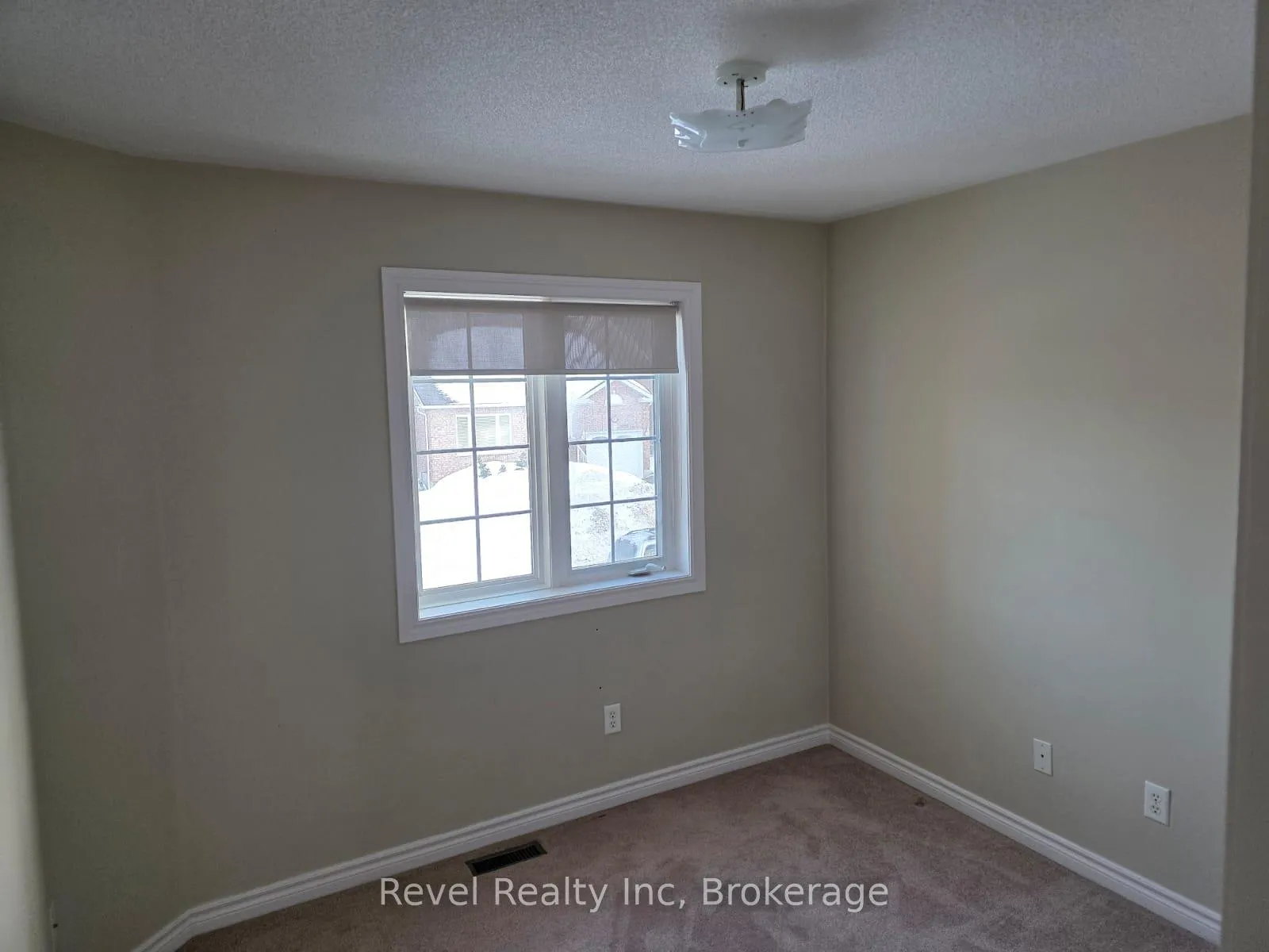 Photo 7 of 1026 Whitney Crescent, Midland — HOMEH