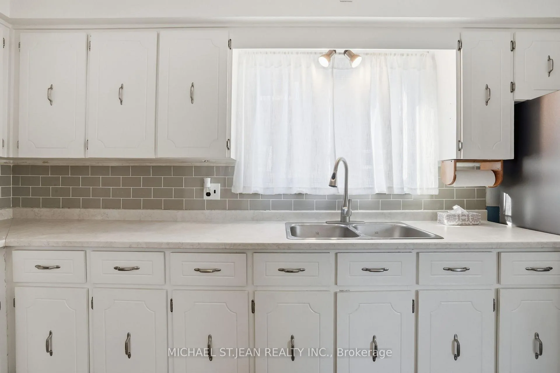 Photo 8 of 176 Adair Avenue N, Hamilton, McQuesten — HOMEH