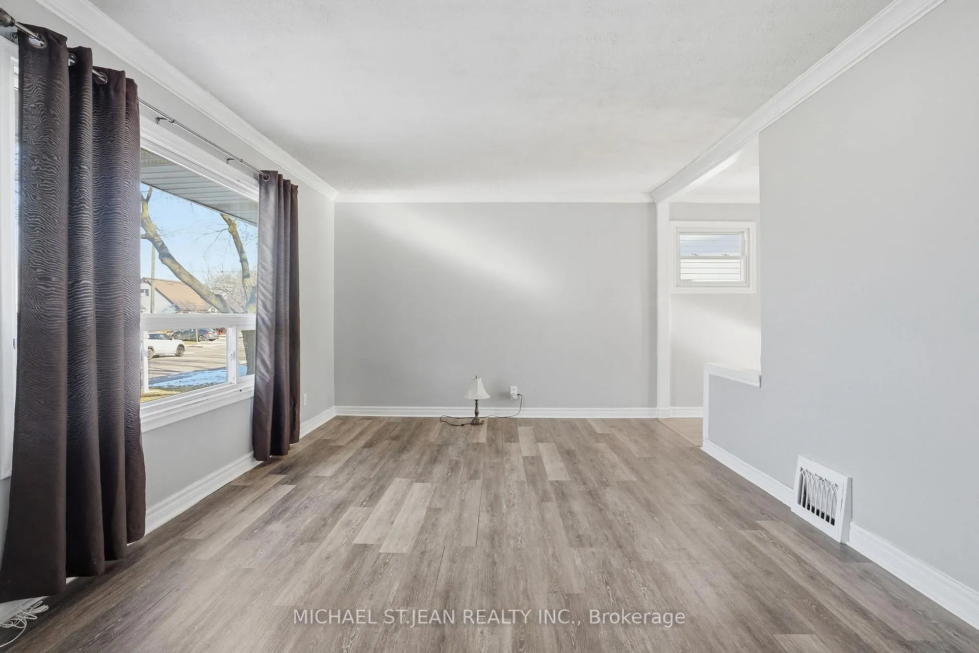 Photo 10 of 176 Adair Avenue N, Hamilton, McQuesten — HOMEH