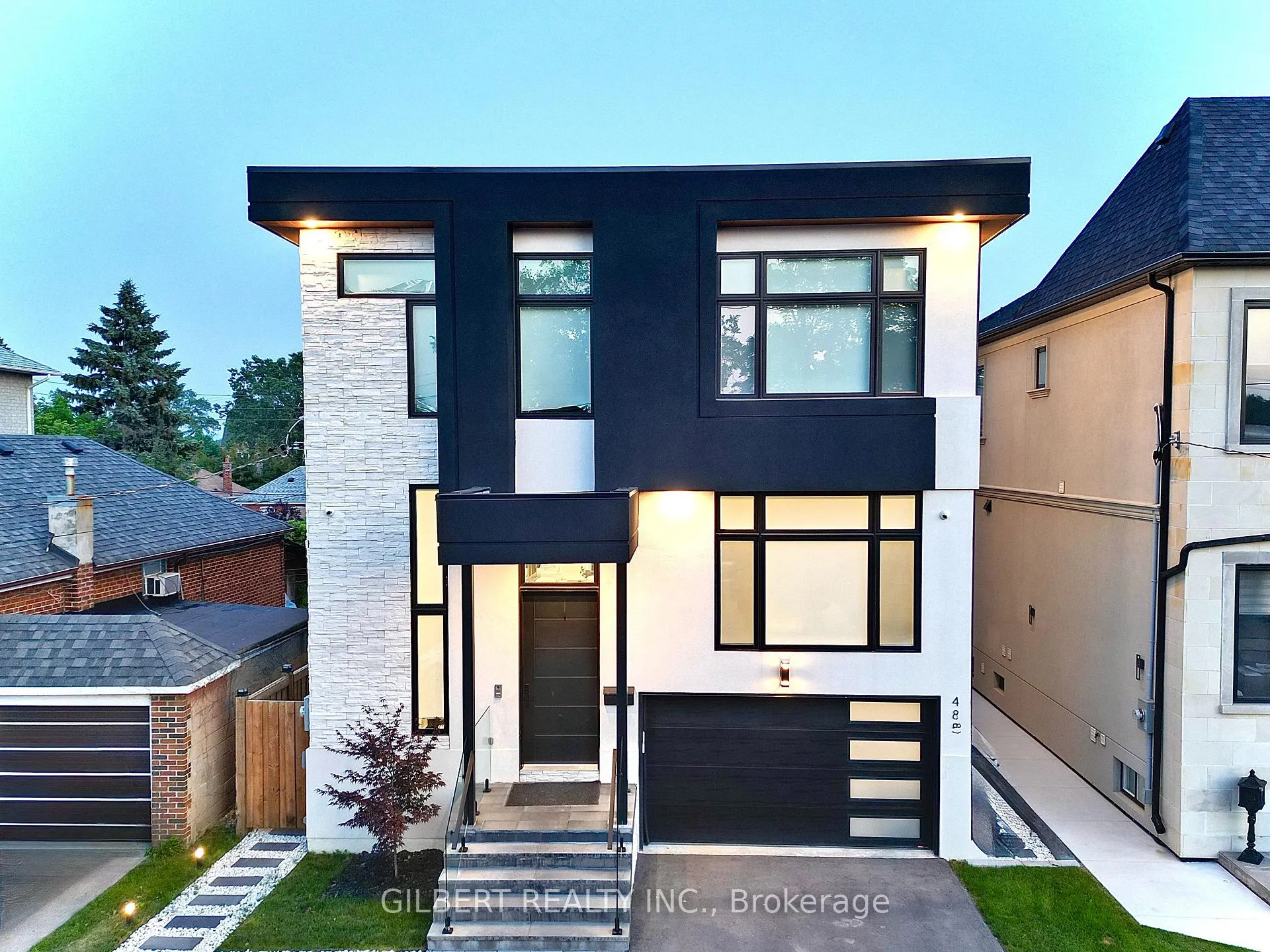Front of 485 ridelle Avenue