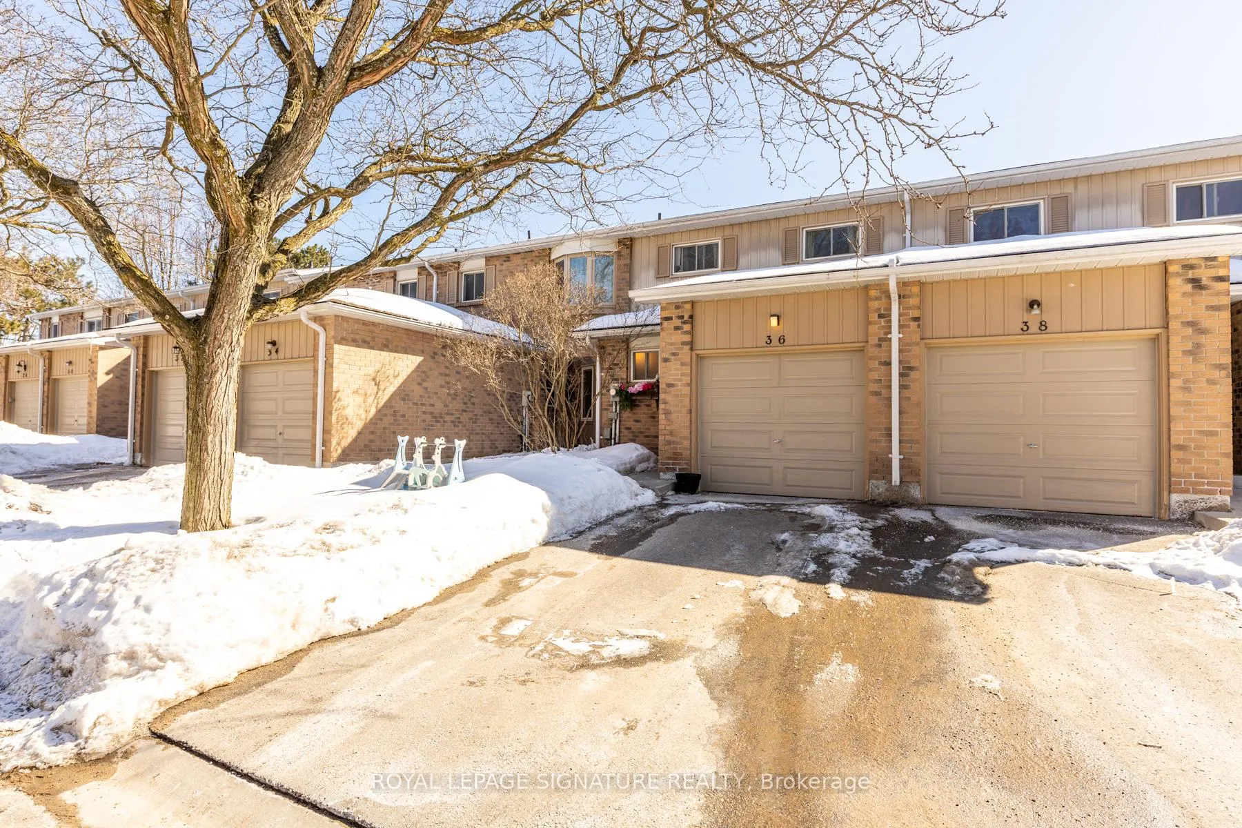 Photo 2 of Unit 36, 700 Harmony Road, Oshawa, Pinecrest — HOMEH