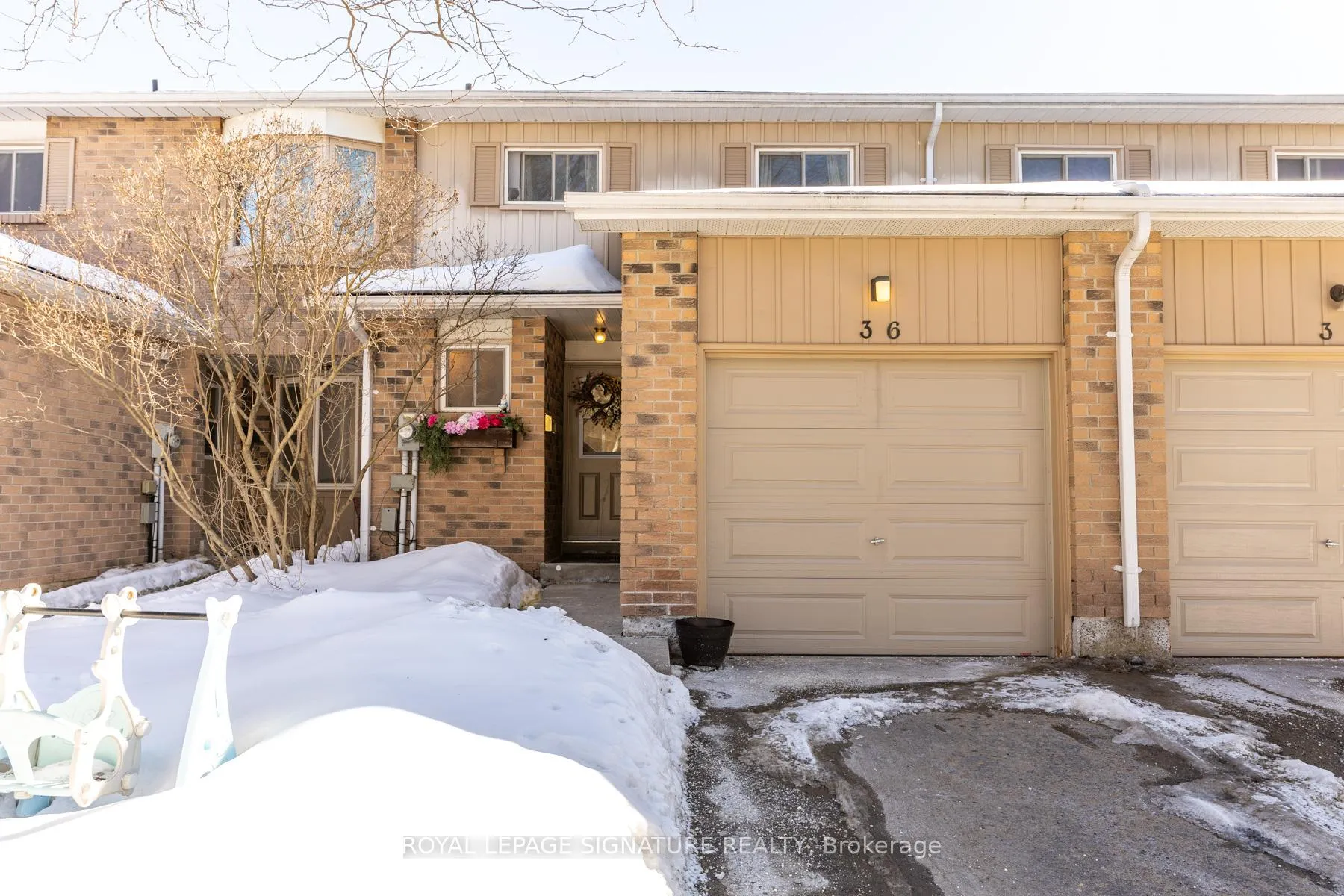 Photo 3 of Unit 36, 700 Harmony Road, Oshawa, Pinecrest — HOMEH