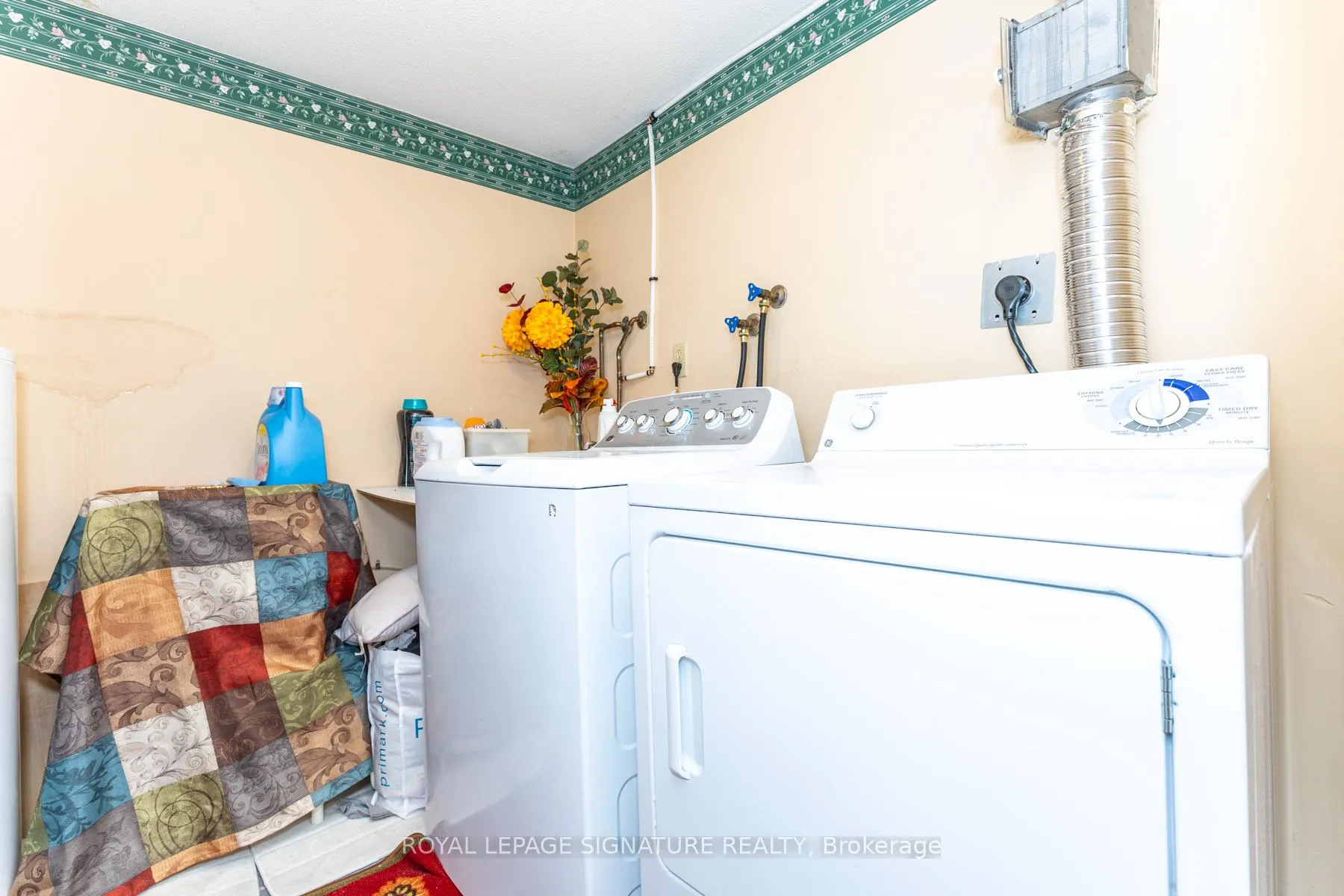 Photo 36 of Unit 36, 700 Harmony Road, Oshawa, Pinecrest — HOMEH