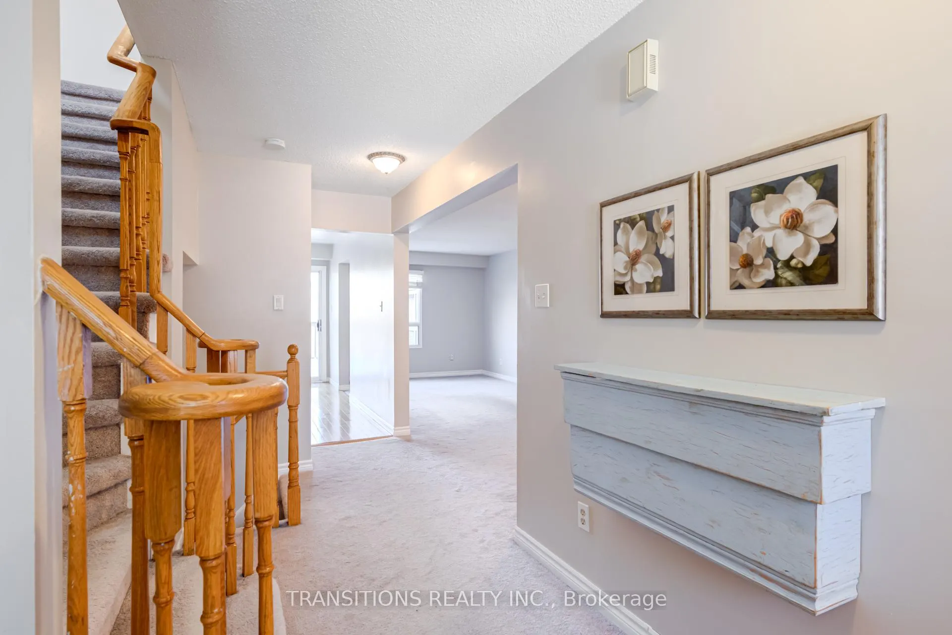 Photo 3 of 37 Galbraith Court, Clarington, Bowmanville — HOMEH