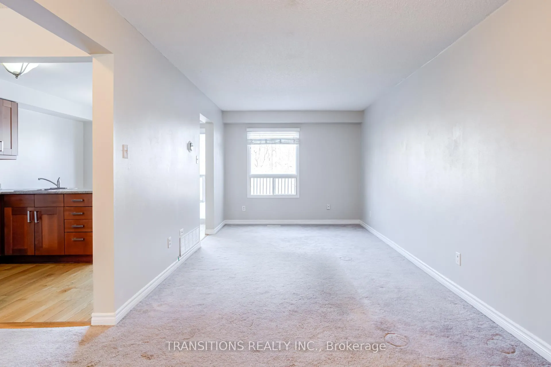 Photo 7 of 37 Galbraith Court, Clarington, Bowmanville — HOMEH