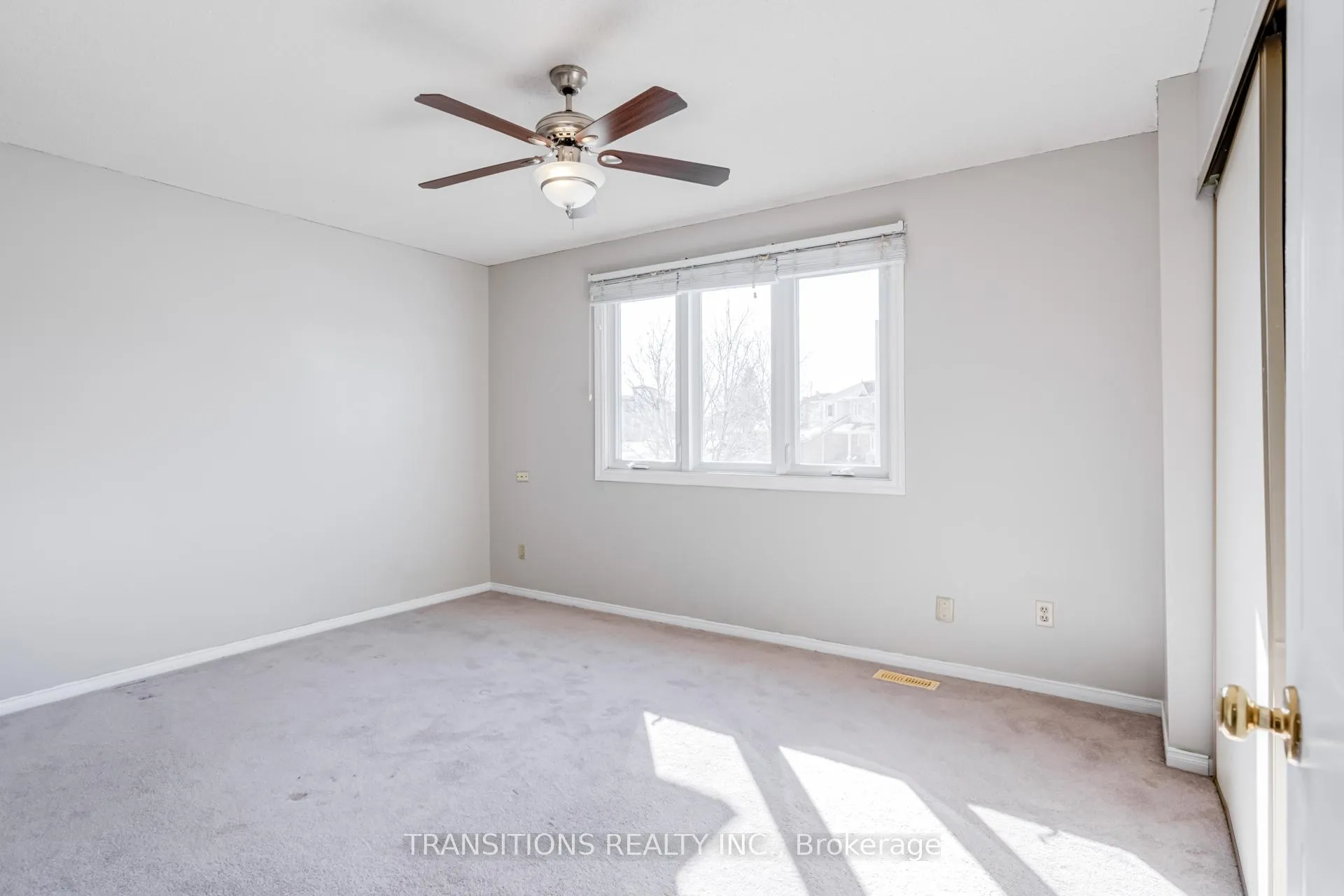 Photo 14 of 37 Galbraith Court, Clarington, Bowmanville — HOMEH