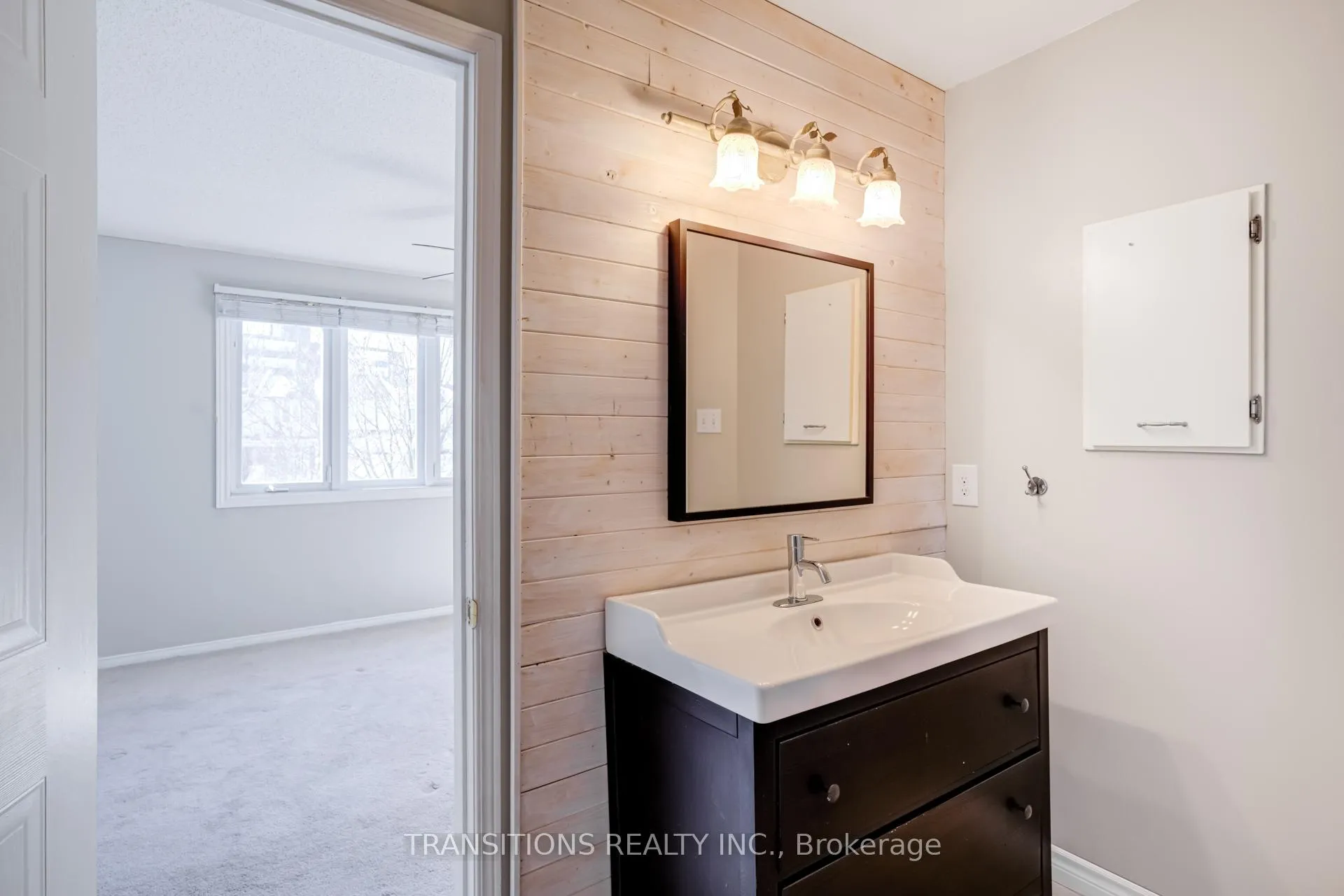 Photo 19 of 37 Galbraith Court, Clarington, Bowmanville — HOMEH