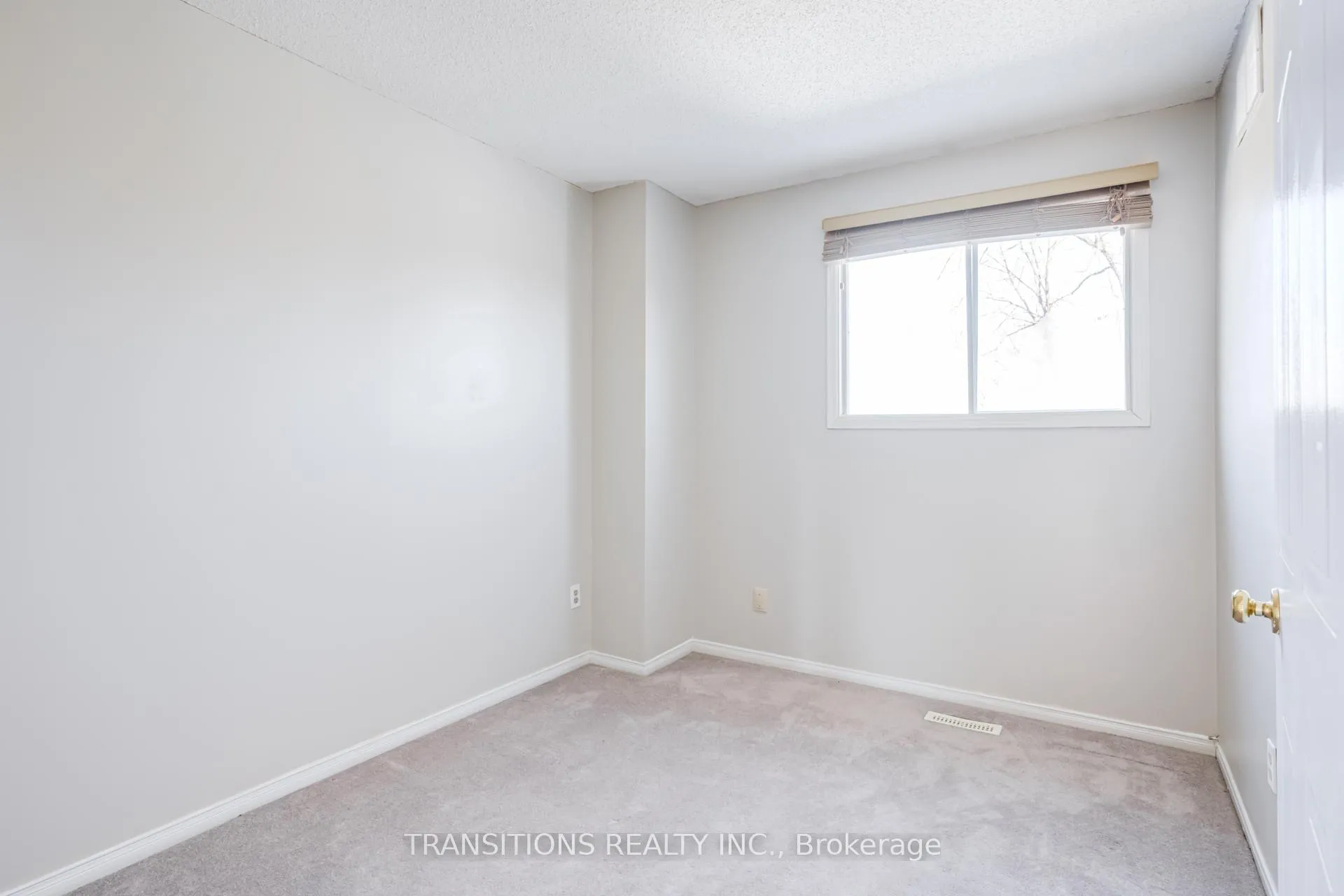 Photo 20 of 37 Galbraith Court, Clarington, Bowmanville — HOMEH