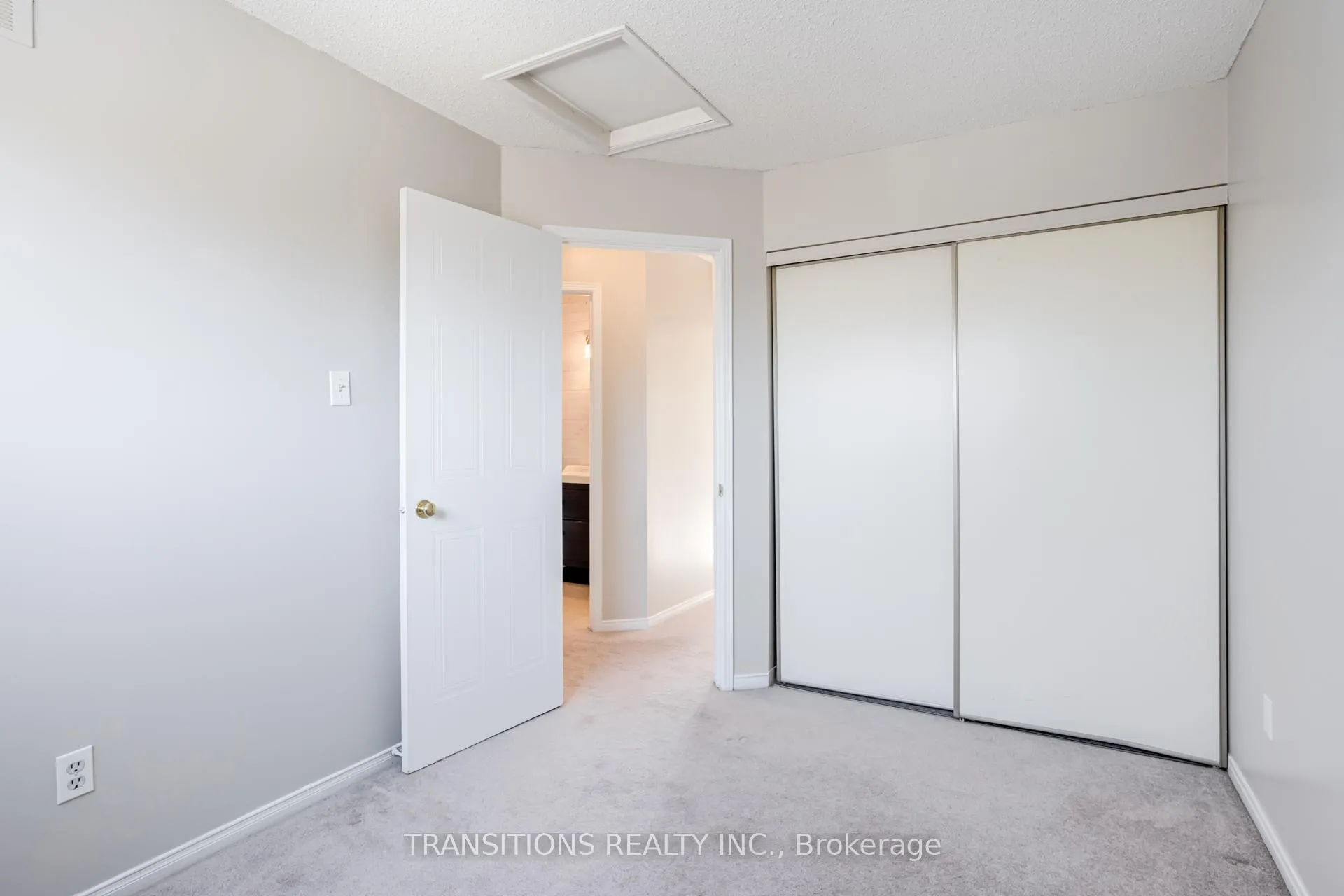 Photo 21 of 37 Galbraith Court, Clarington, Bowmanville — HOMEH