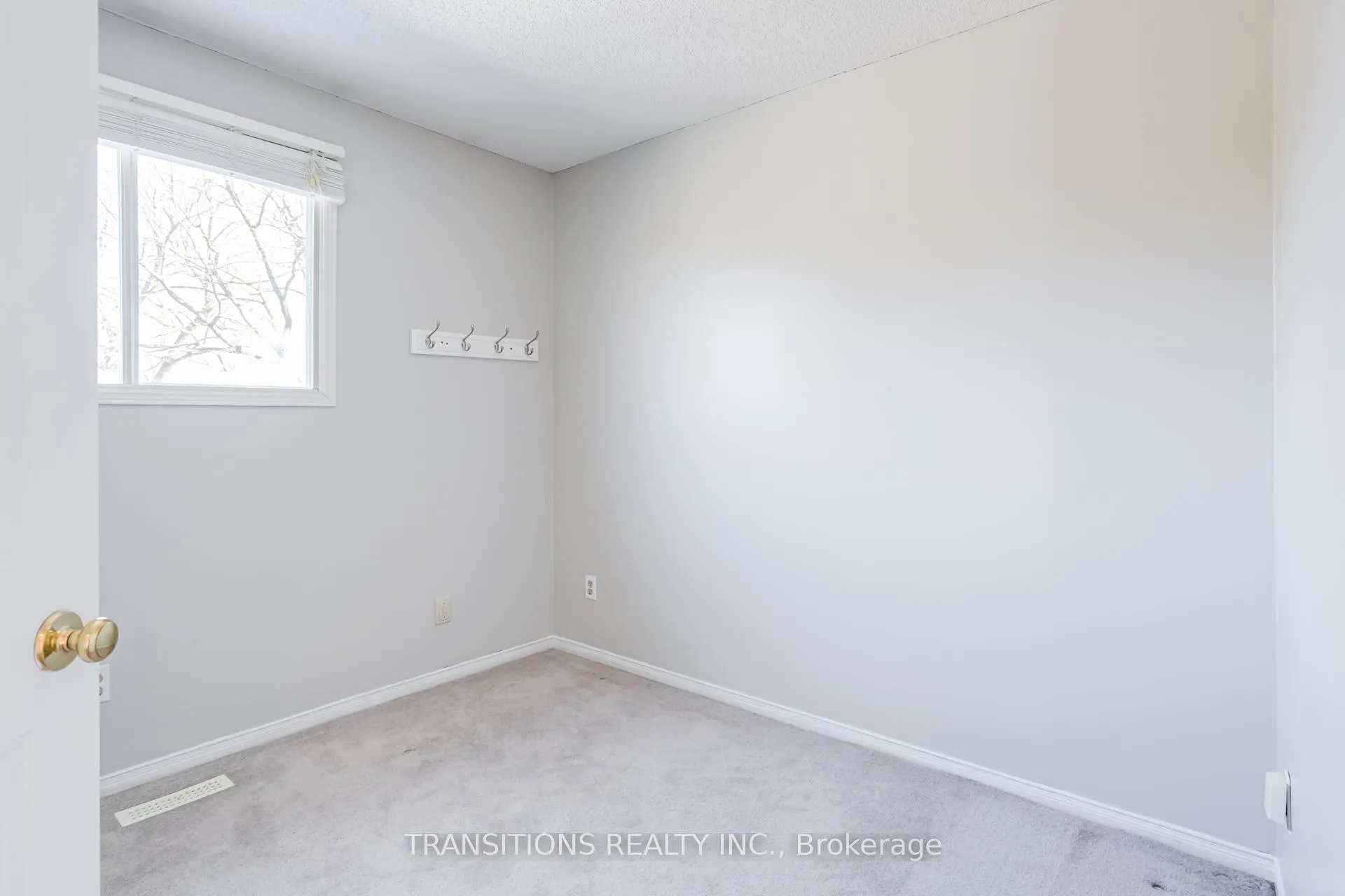 Photo 22 of 37 Galbraith Court, Clarington, Bowmanville — HOMEH