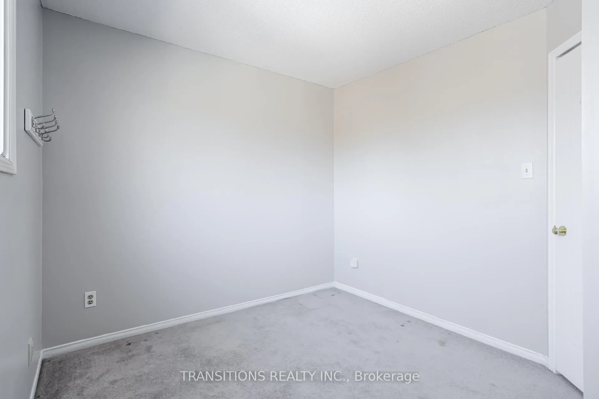 Photo 23 of 37 Galbraith Court, Clarington, Bowmanville — HOMEH