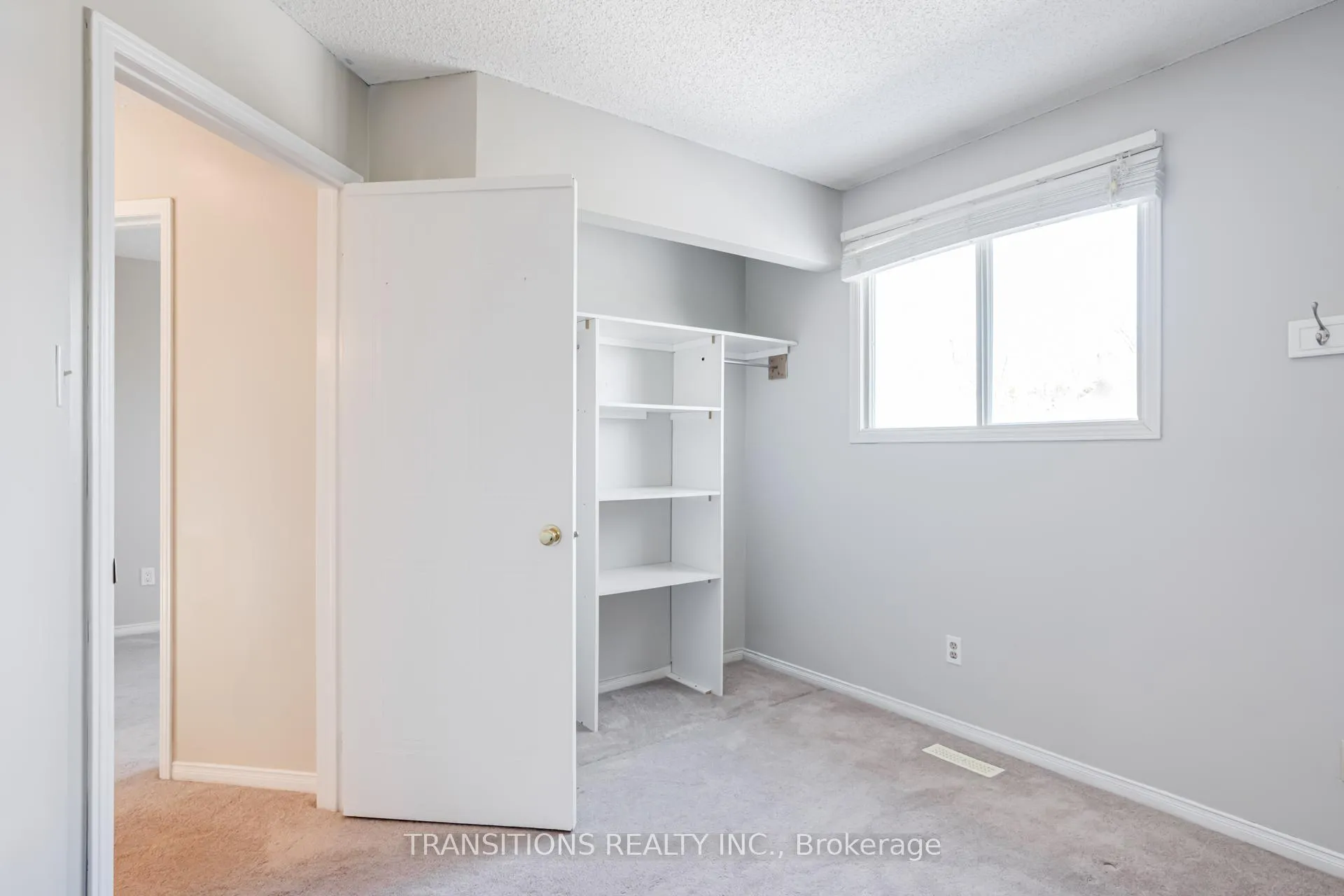Photo 24 of 37 Galbraith Court, Clarington, Bowmanville — HOMEH