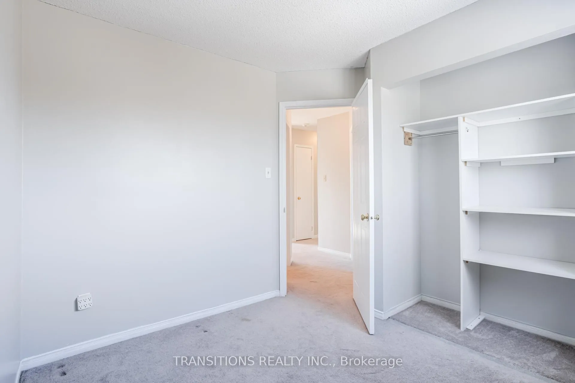 Photo 25 of 37 Galbraith Court, Clarington, Bowmanville — HOMEH