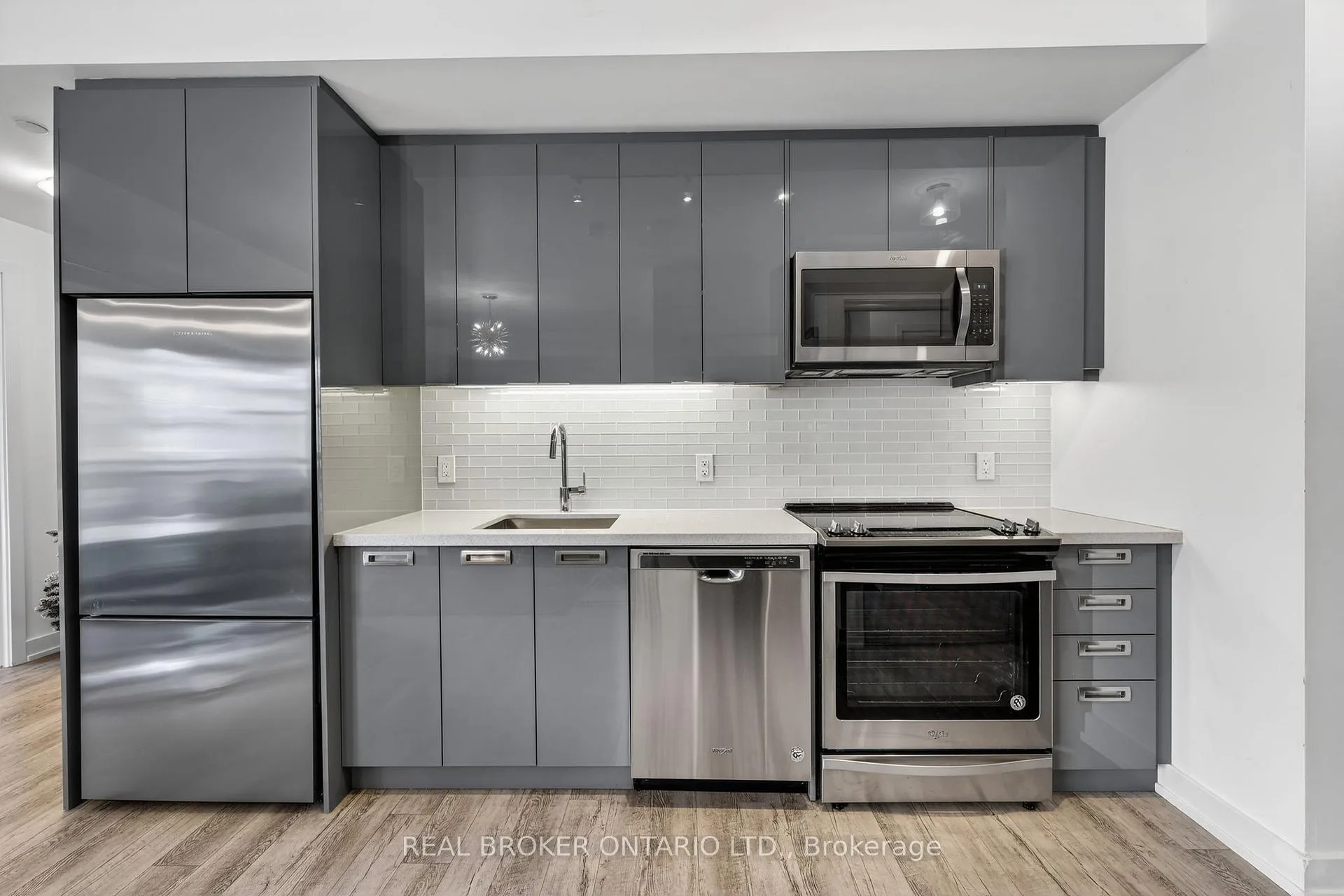 Photo 5 of Unit D233, 333 Sea Ray Avenue, Innisfil, Rural Innisfil — HOMEH