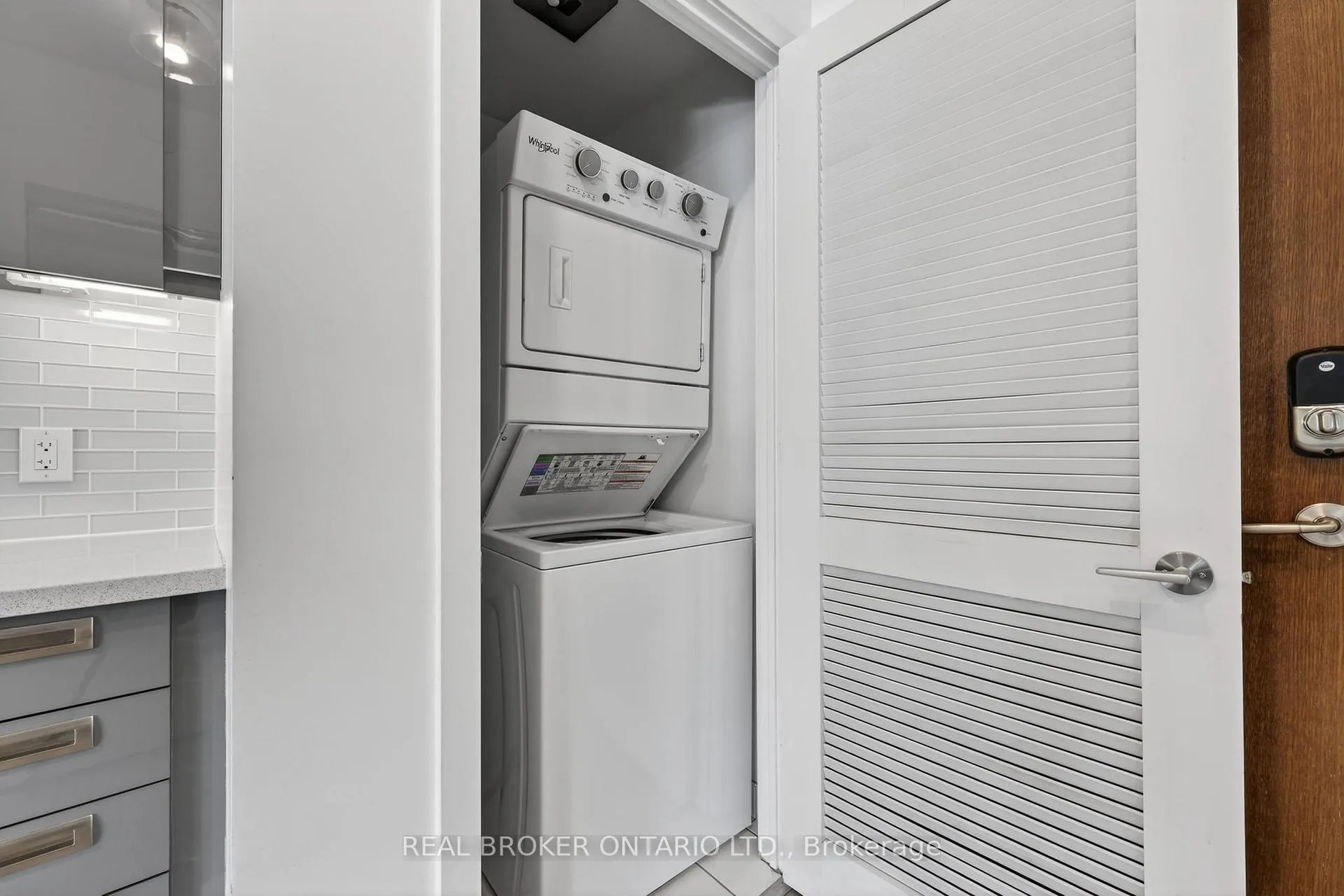 Photo 14 of Unit D233, 333 Sea Ray Avenue, Innisfil, Rural Innisfil — HOMEH