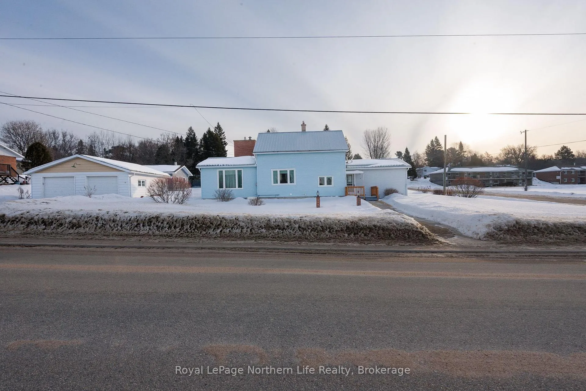 Photo 4 of 404 Main Street, Powassan — HOMEH