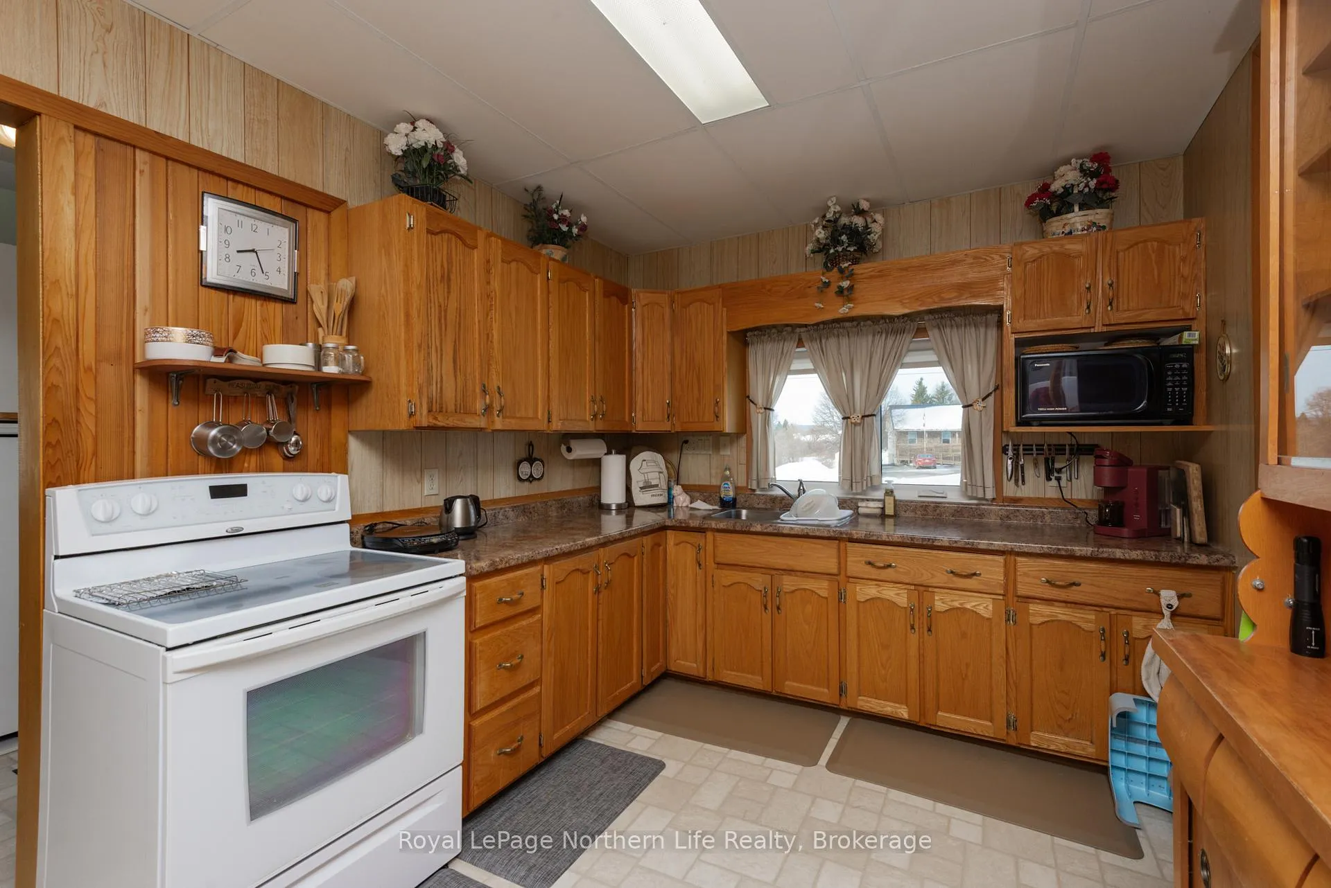 Photo 11 of 404 Main Street, Powassan — HOMEH