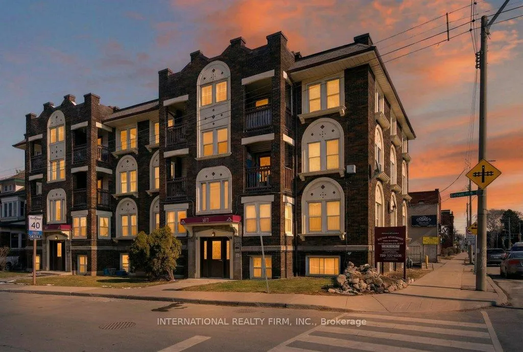 Photo 3 of Unit 1, 109 Balsam Avenue S, Hamilton, Stipley — HOMEH