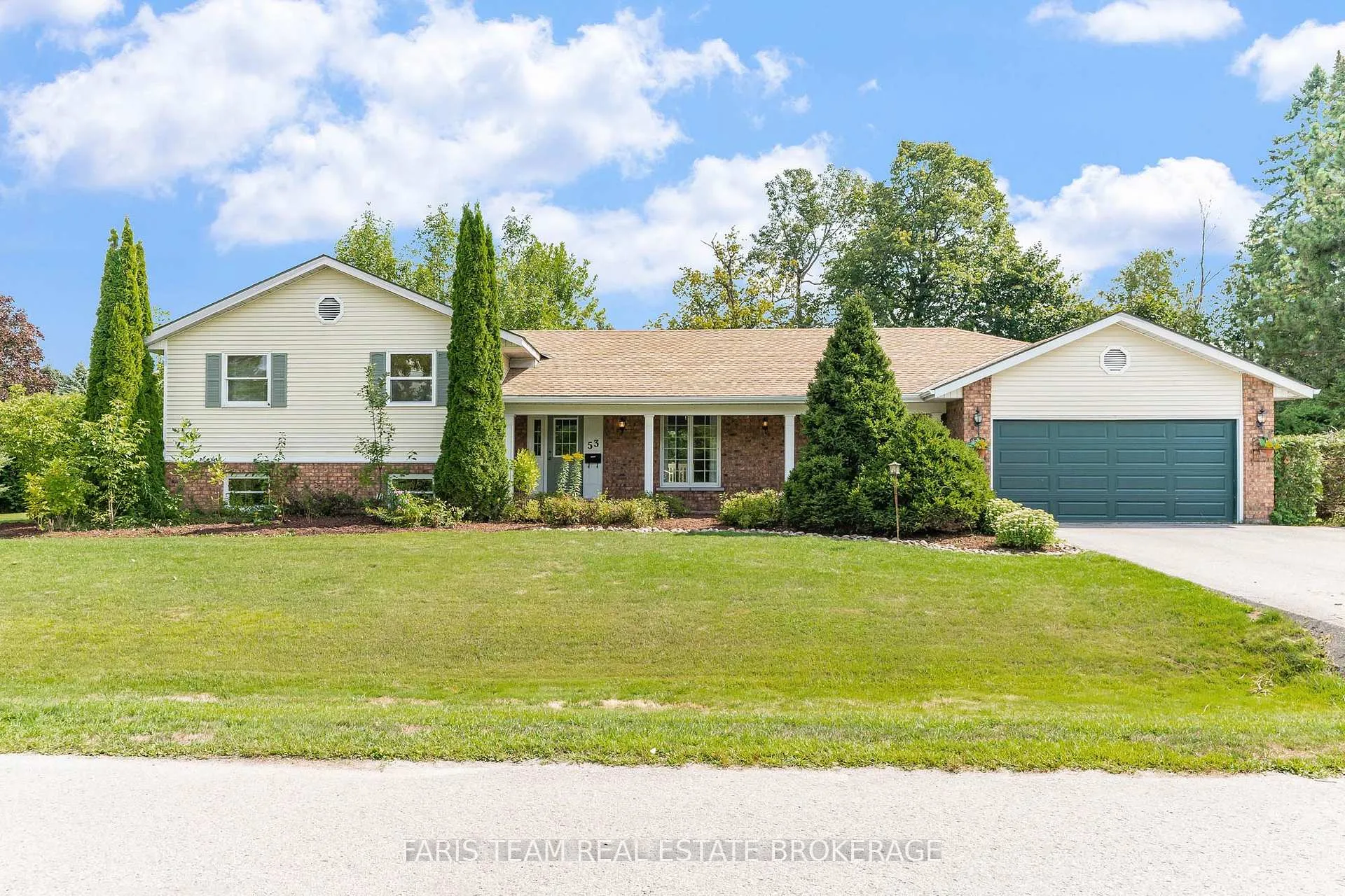 Photo 2 of 53 Maple Drive, Orillia — HOMEH