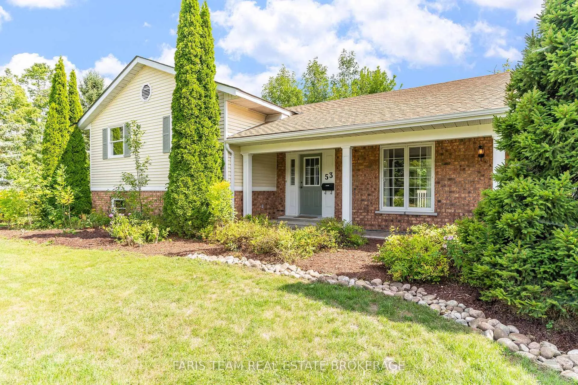Photo 5 of 53 Maple Drive, Orillia — HOMEH