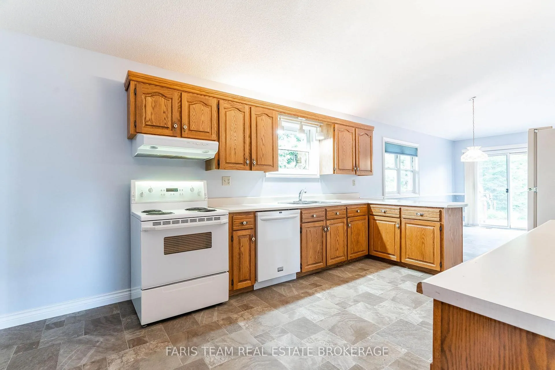 Photo 7 of 53 Maple Drive, Orillia — HOMEH