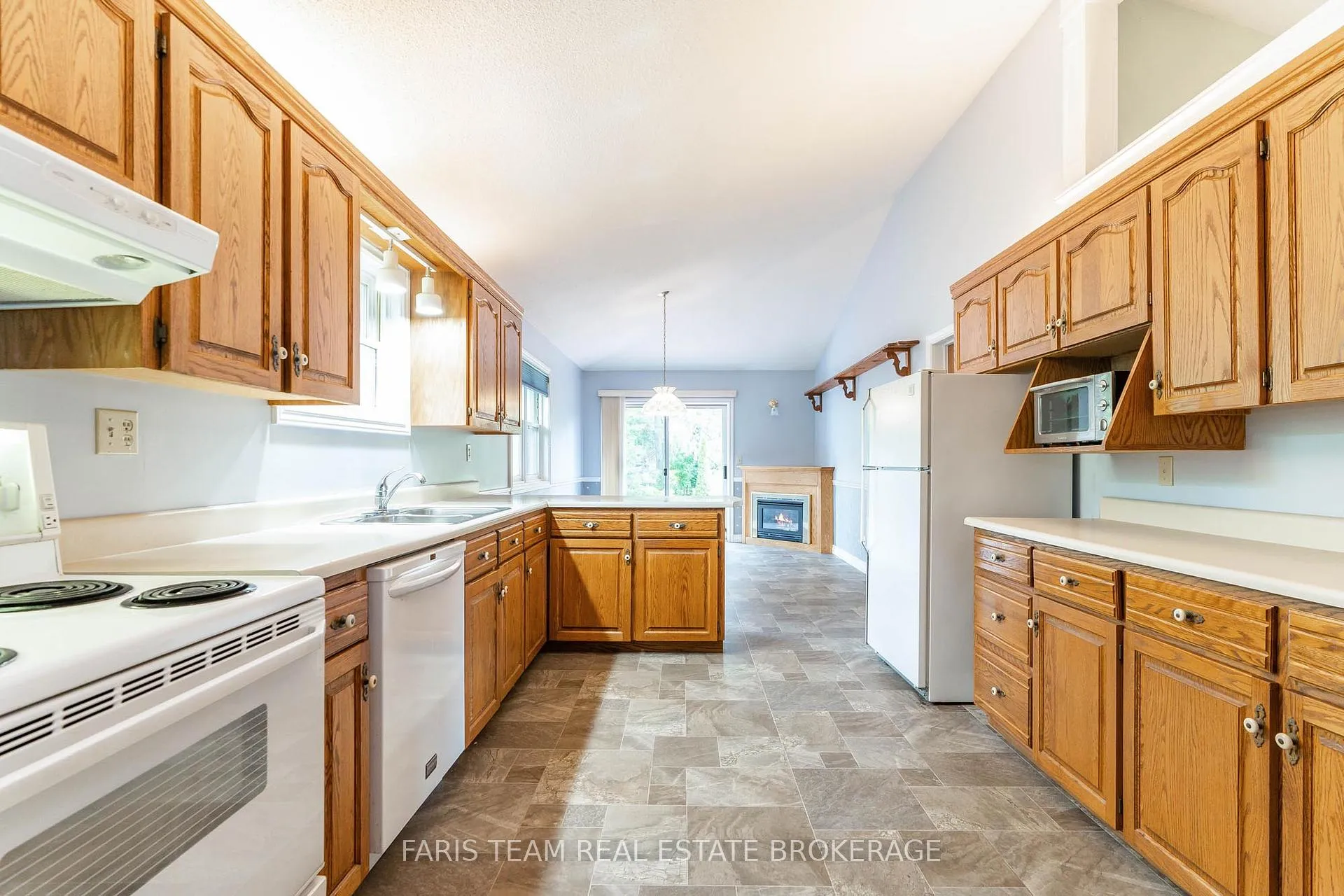 Photo 9 of 53 Maple Drive, Orillia — HOMEH