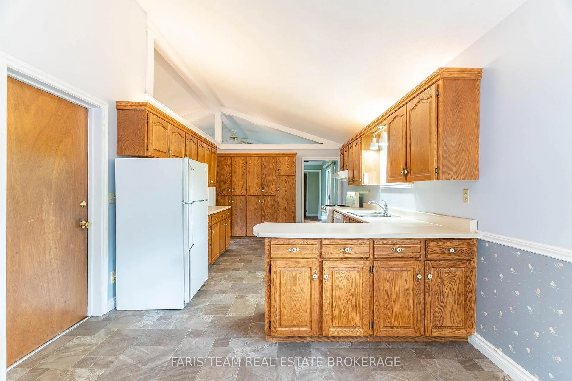 Photo 10 of 53 Maple Drive, Orillia — HOMEH