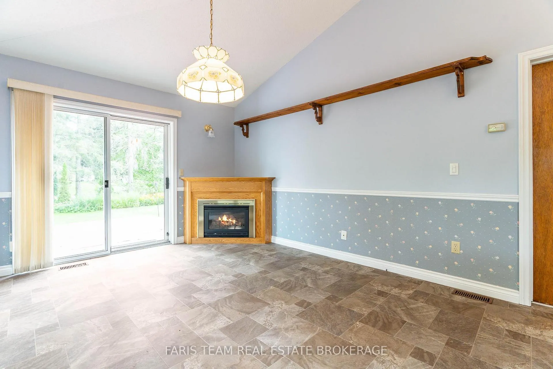Photo 12 of 53 Maple Drive, Orillia — HOMEH