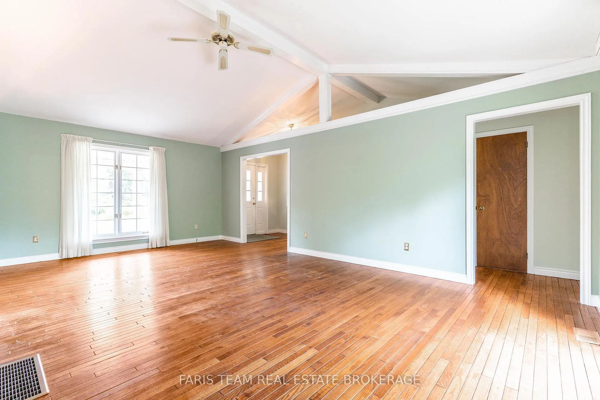 Photo 18 of 53 Maple Drive, Orillia — HOMEH