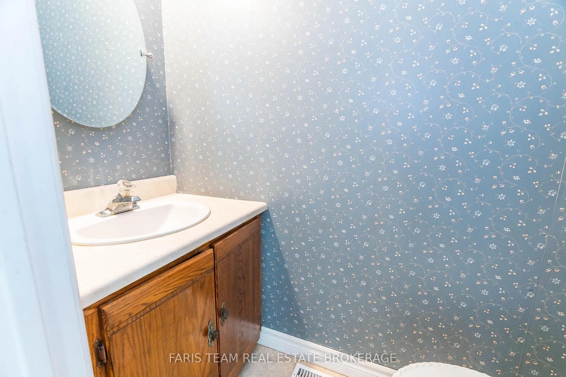 Photo 19 of 53 Maple Drive, Orillia — HOMEH