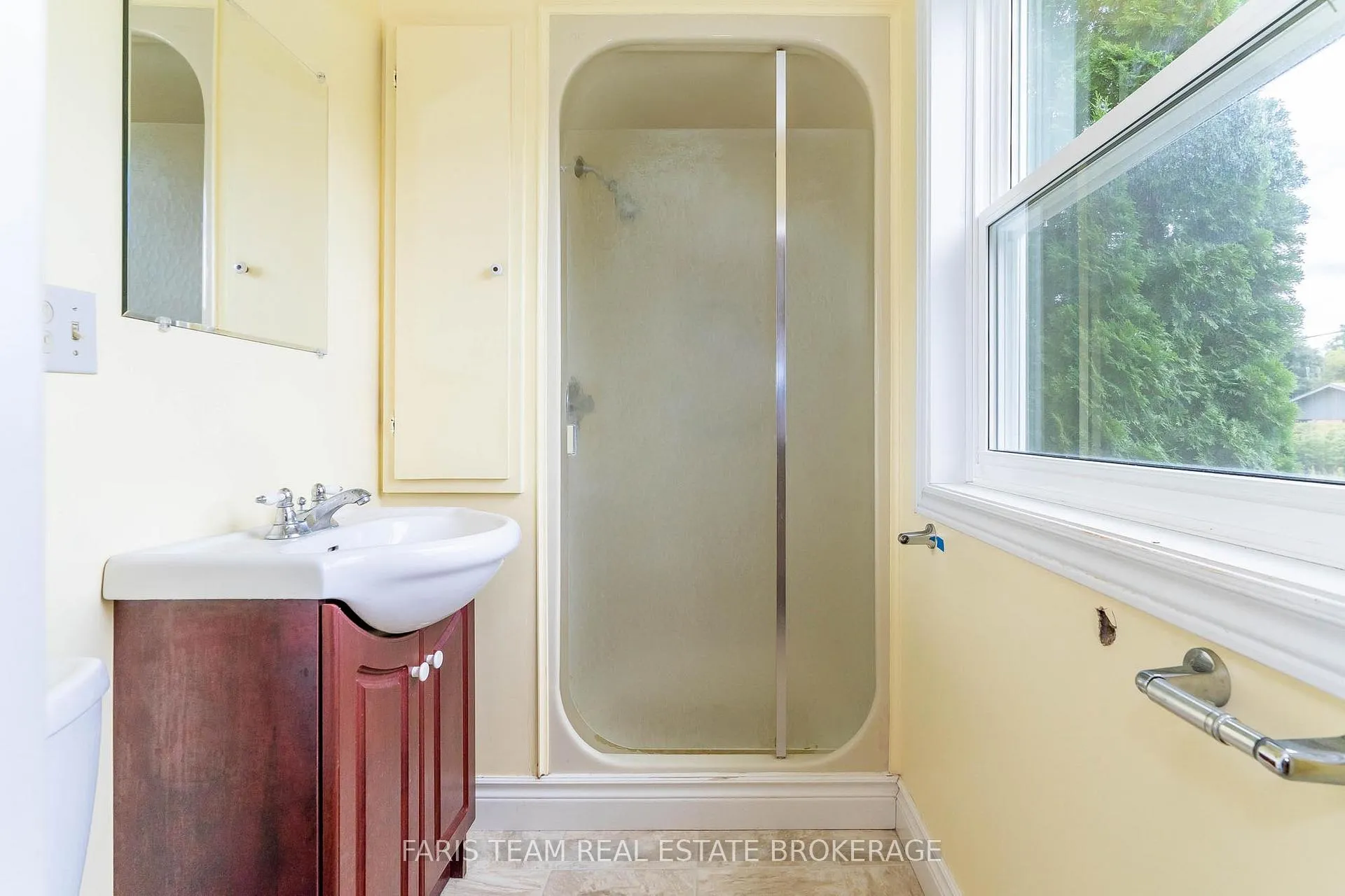 Photo 23 of 53 Maple Drive, Orillia — HOMEH