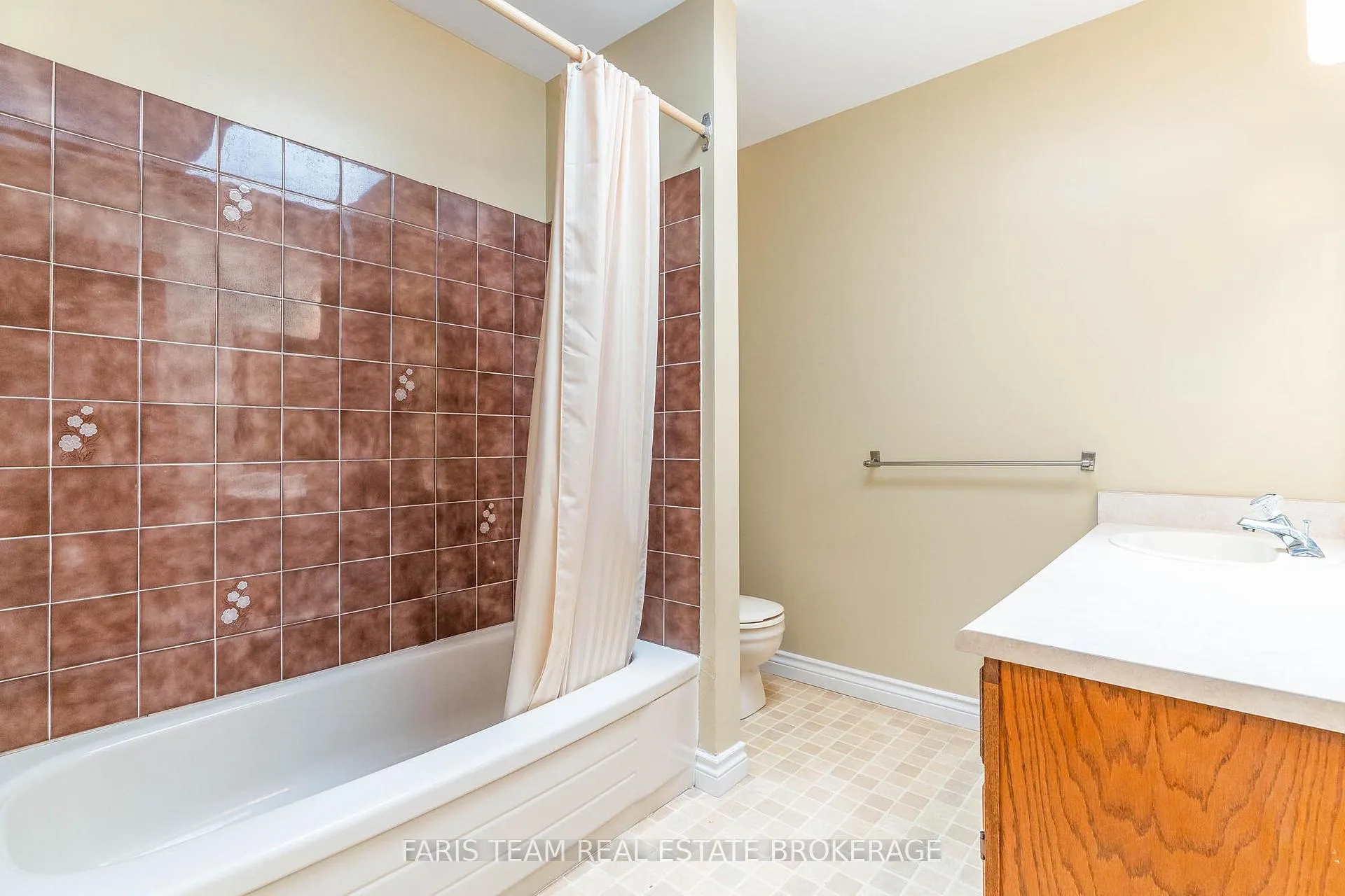 Photo 28 of 53 Maple Drive, Orillia — HOMEH
